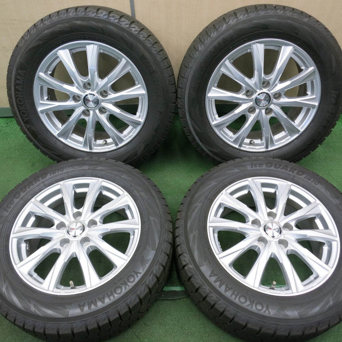 *送料無料* バリ溝！22年！キレイ！ほぼ10分★スタッドレス 215/60R16 ヨコハマ アイスガード iG70 JOKER ジョーカー 16インチ PCD114.3/5H★4051403NJス