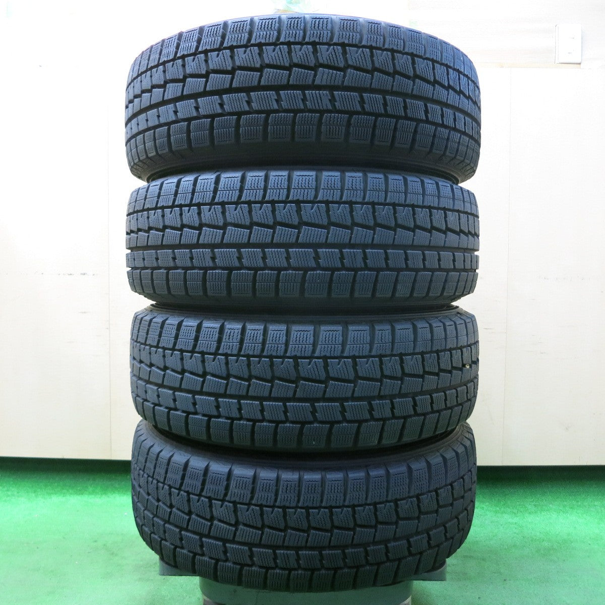 *送料無料* バリ溝！9.5分★スタッドレス 195/65R15 ダンロップ ウインターマックス WM01 EUROSPORT ユーロスポーツ PCD114.3/5H★4041902イス