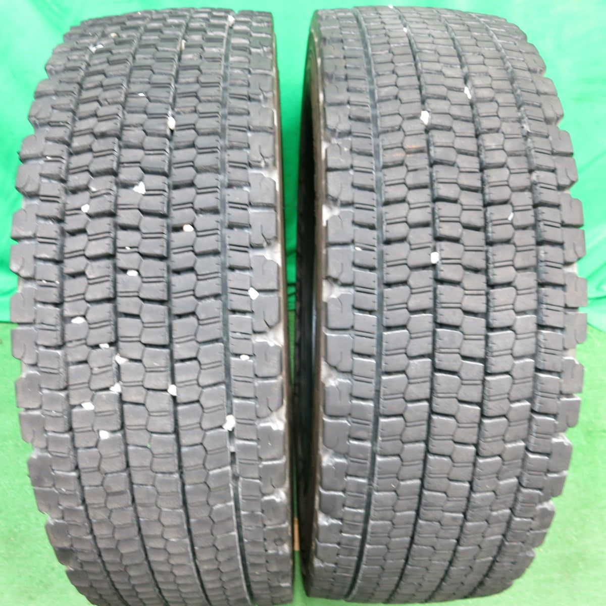 *送料無料* バリ溝！23年！9分★トラック タイヤ 265/70R19.5 140/138J スタッドレス ブリヂストン W900 19.5インチ★4042405ナスタ