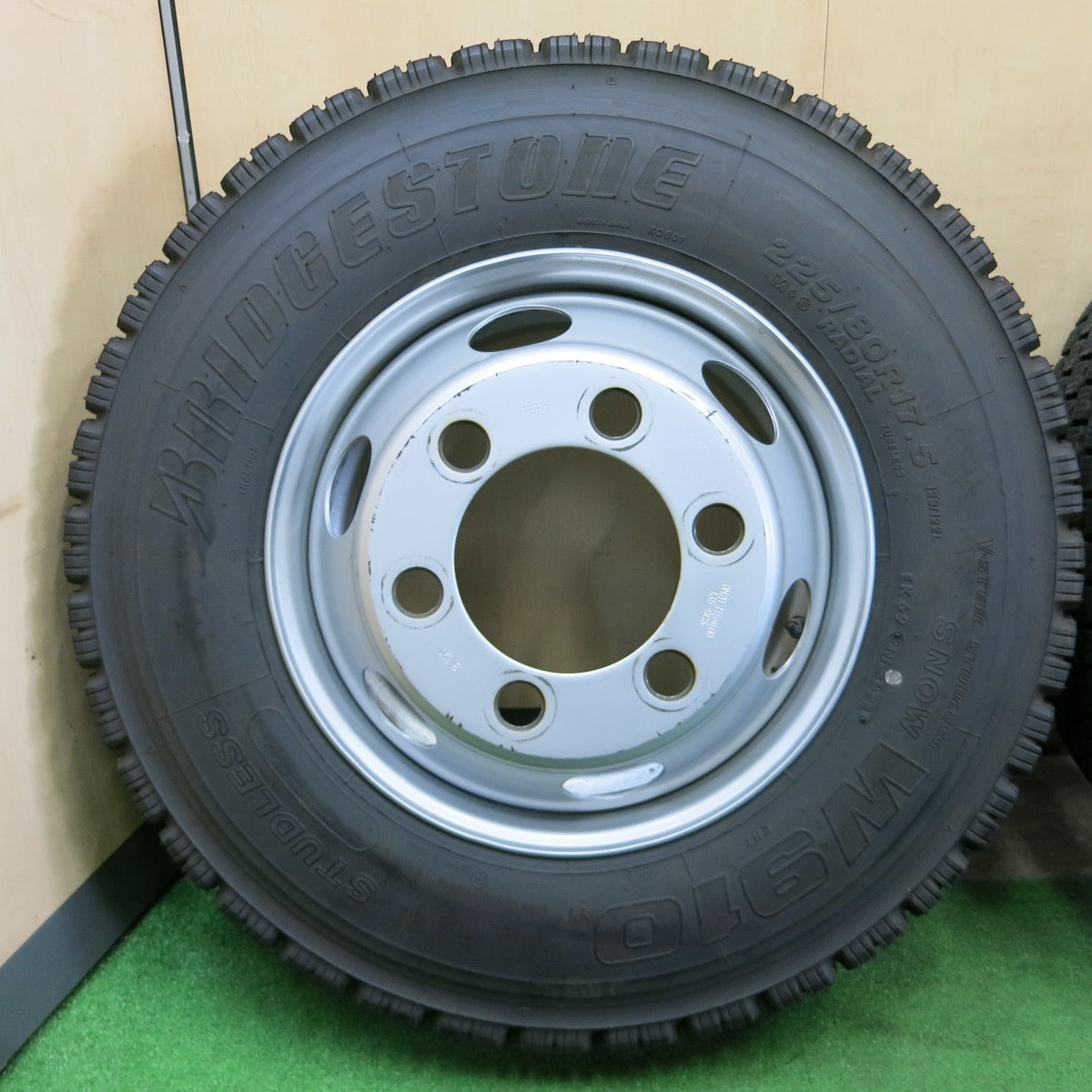 送料無料* ほぼ未使用！21年☆トラック タイヤ 225/80R17.5 123/122L スタッドレス ブリヂストン W910 TOPY |  名古屋/岐阜の中古カー用品・工具の買取/販売ならガレージゲット