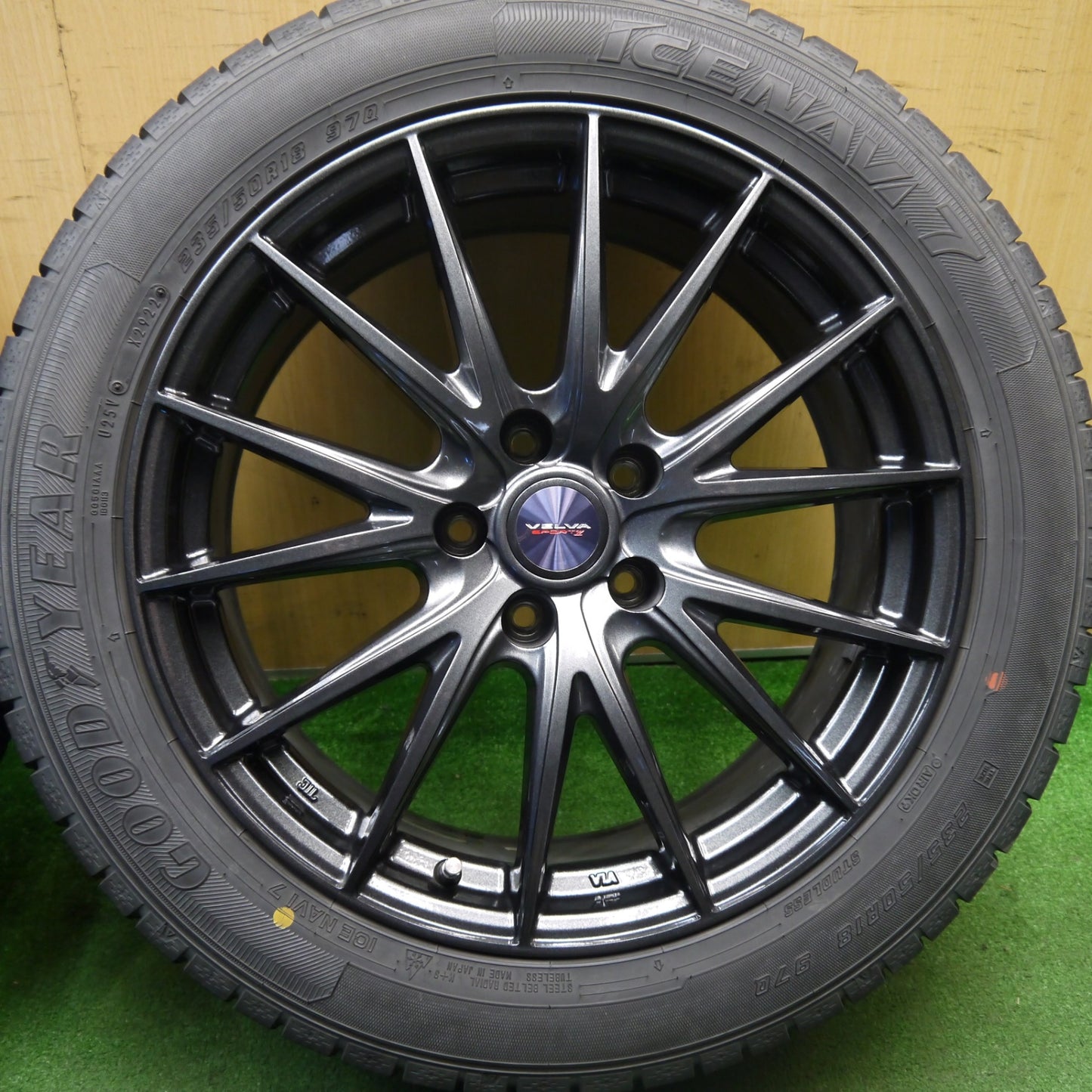 [送料無料] バリ溝！22年！キレイ！9.5分★スタッドレス 235/50R18 グッドイヤー アイスナビ7 VELVA SPORTZ ヴェルヴァ 18インチ PCD114.3/5H★5040805Hス