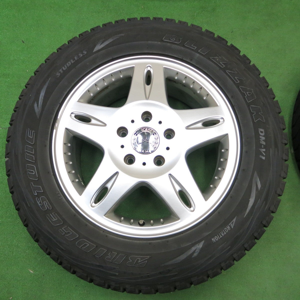 *送料無料* バリ溝！キレイ！9.5分★ベンツ Gクラス ゲレンデ W463 純正 265/60R18 スタッドレス ブリヂストン ブリザック DM-V1 PCD130/5H★4062201ナス