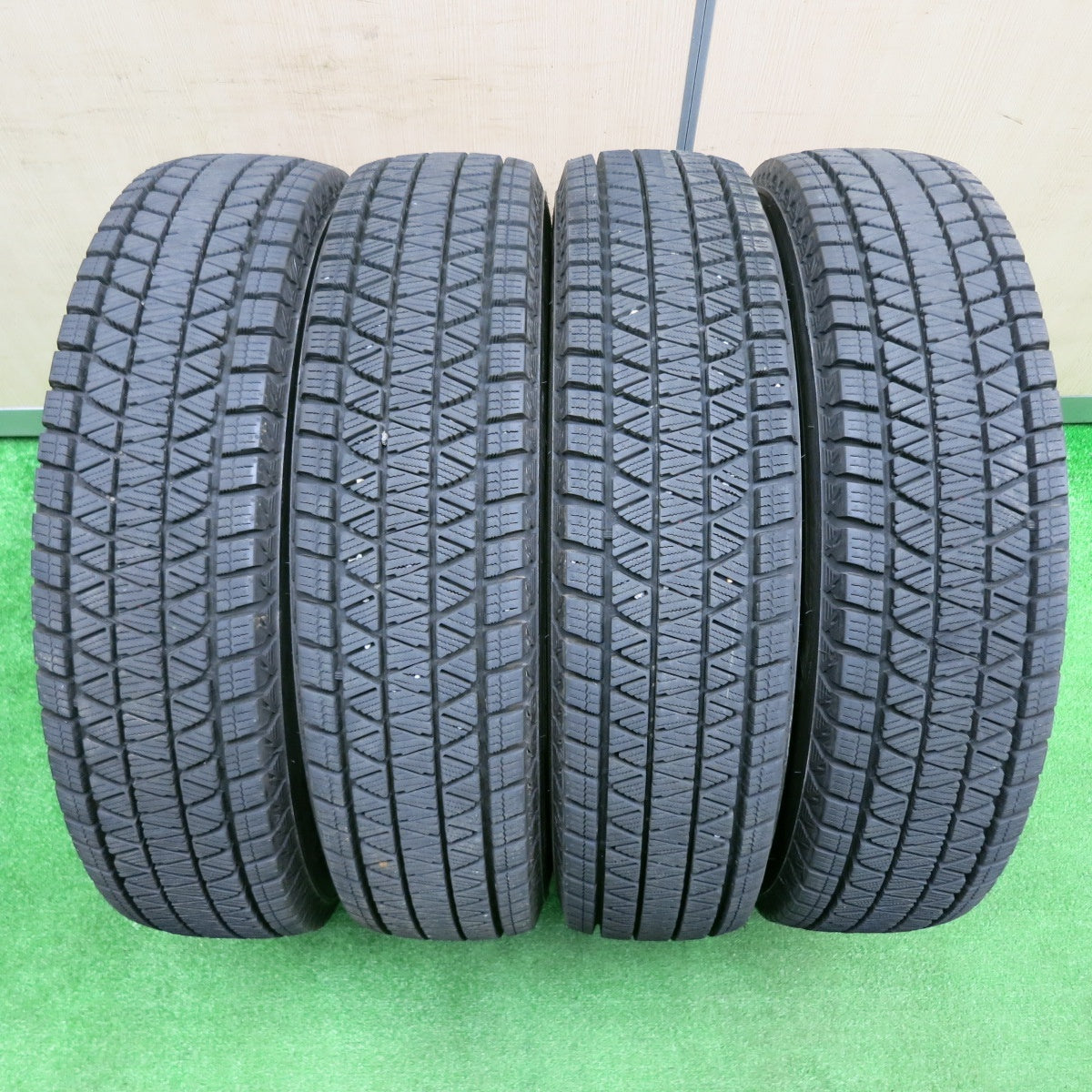 [送料無料] バリ溝！23年！9.5分★ジムニー 175/80R16 スタッドレス ブリヂストン ブリザック DM-V3 タイヤ 16インチ★4120509TNス