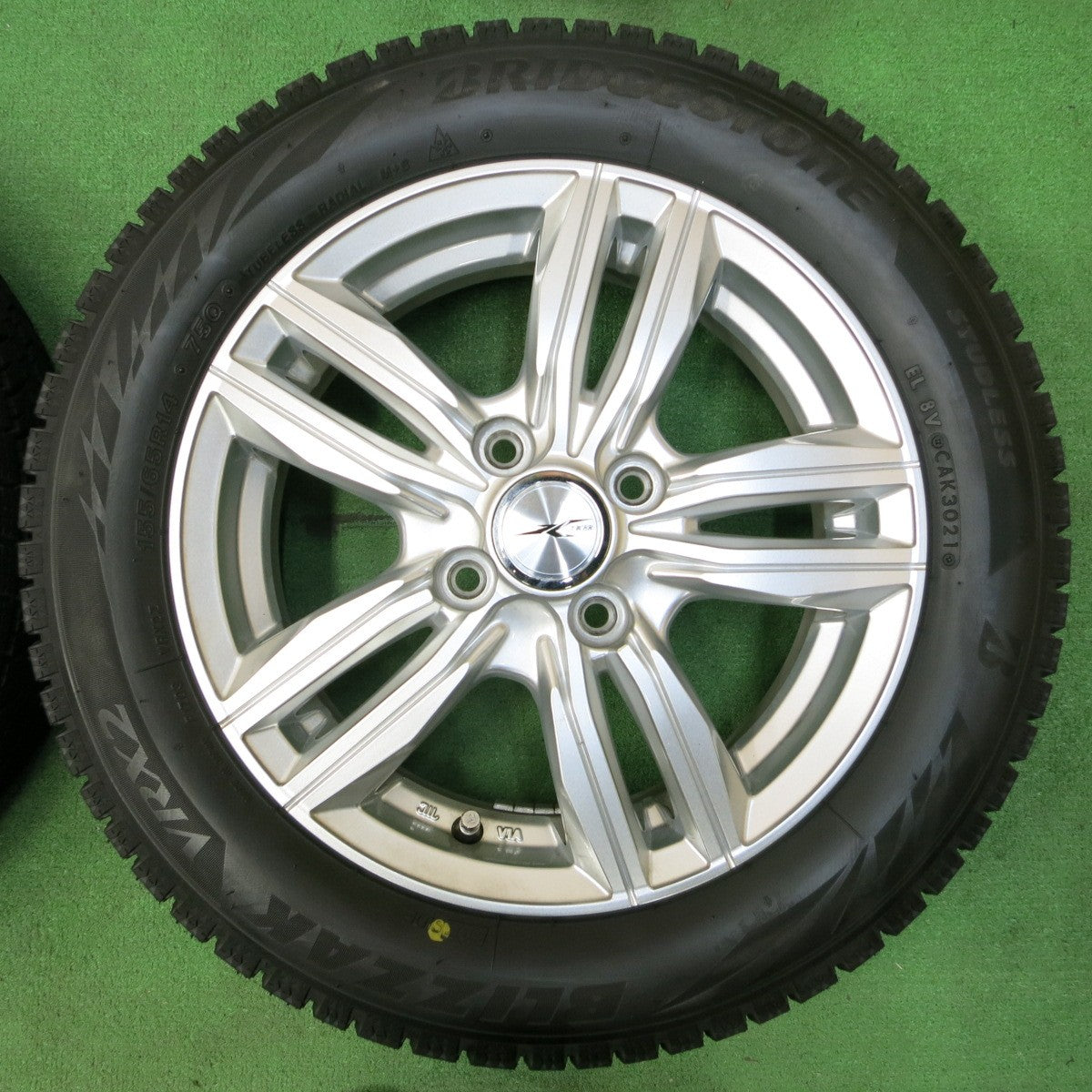 *送料無料* バリ溝！21年！キレイ！ほぼ10分★スタッドレス 155/65R14 ブリヂストン ブリザック VRX2 JOKER ジョーカー 14インチ PCD100/4H★4051407イス