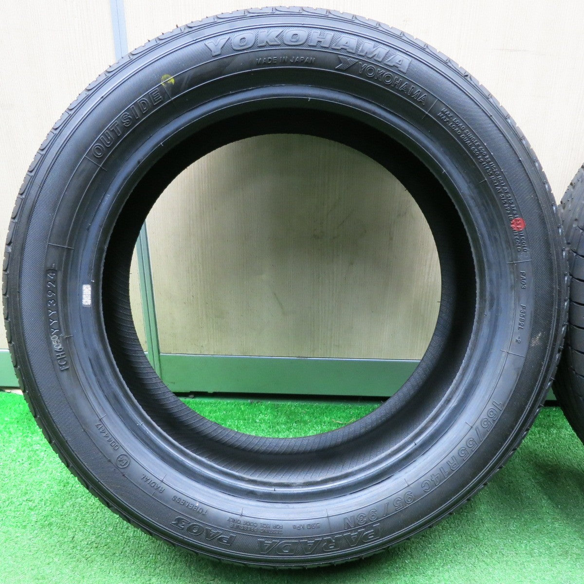 [送料無料] 新車外し！24年★165/55R14C 95/93N ヨコハマ PARADA PA03 タイヤ 14インチ 軽バン 軽トラ N-VAN バモス ハイゼット エブリイ 等★4121801NJノタ