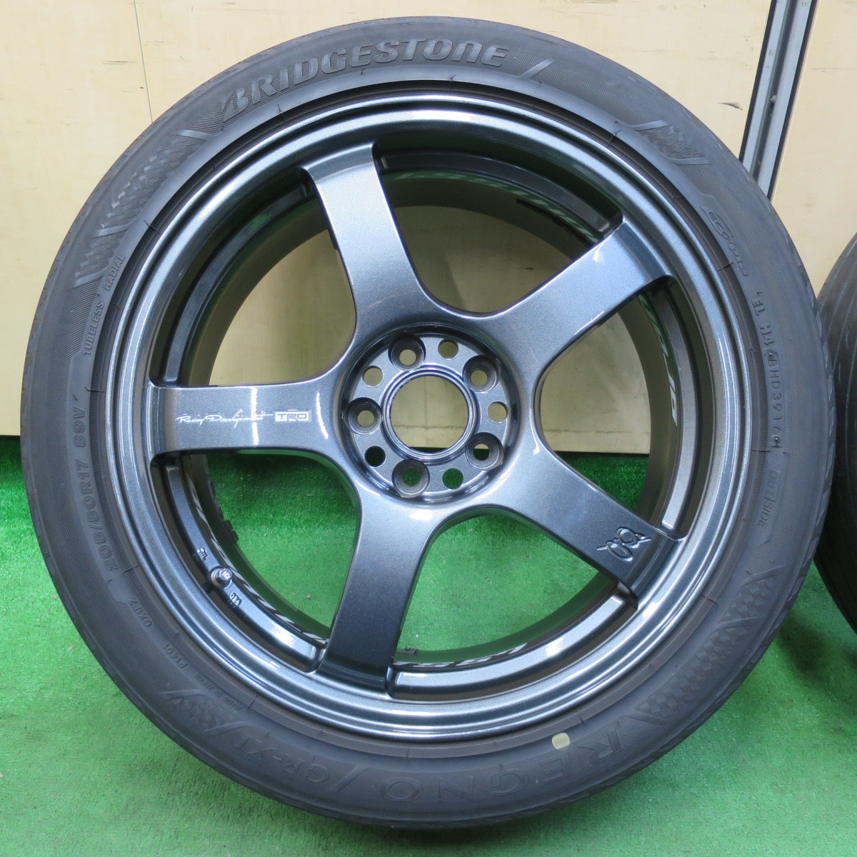 *送料無料* キレイ★インプレッサ等 RAYS gram LIGHTS T57-RC 205/50R17 ブリヂストン レグノ GR-XI レイズ グラムライツ PCD100/5H★4081701イノ