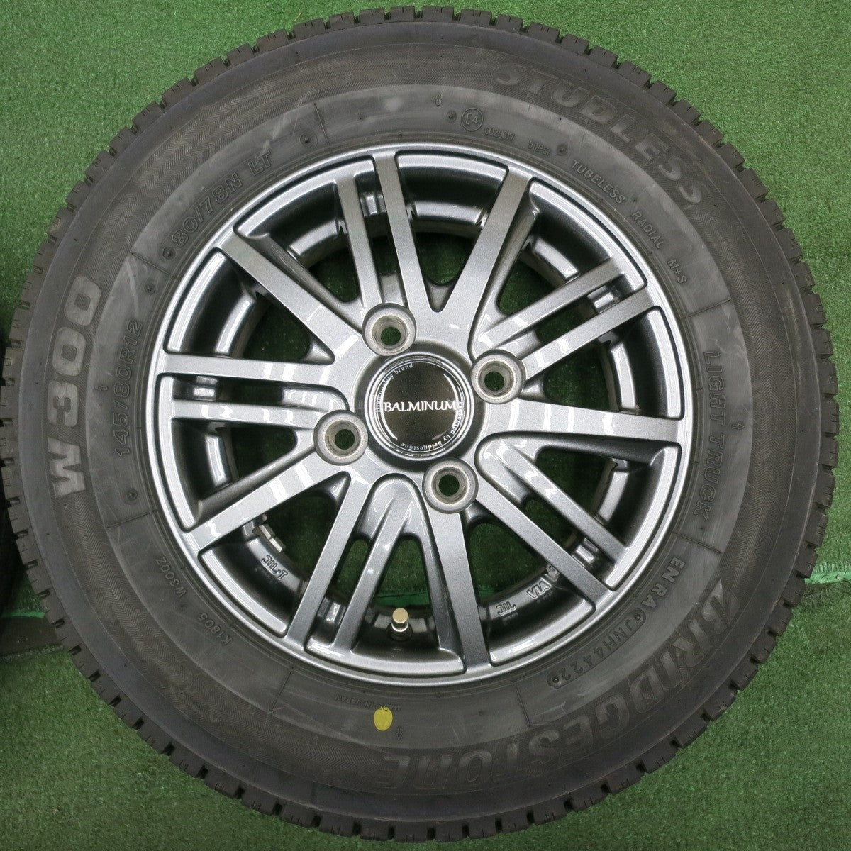 *送料無料* バリ溝！22年！キレイ！8.5分★スタッドレス 145/80R12 80/78N ブリヂストン W300 BALMINUM バルミナ 12インチ PCD100/4H★4042503NJス