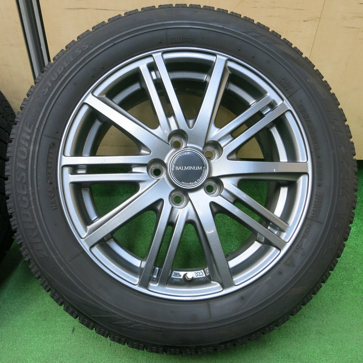 *送料無料* バリ溝！9分★スタッドレス 185/60R15 ブリヂストン ブリザック VRX BALMINUM バルミナ 15インチ PCD100/5H★4041005イス