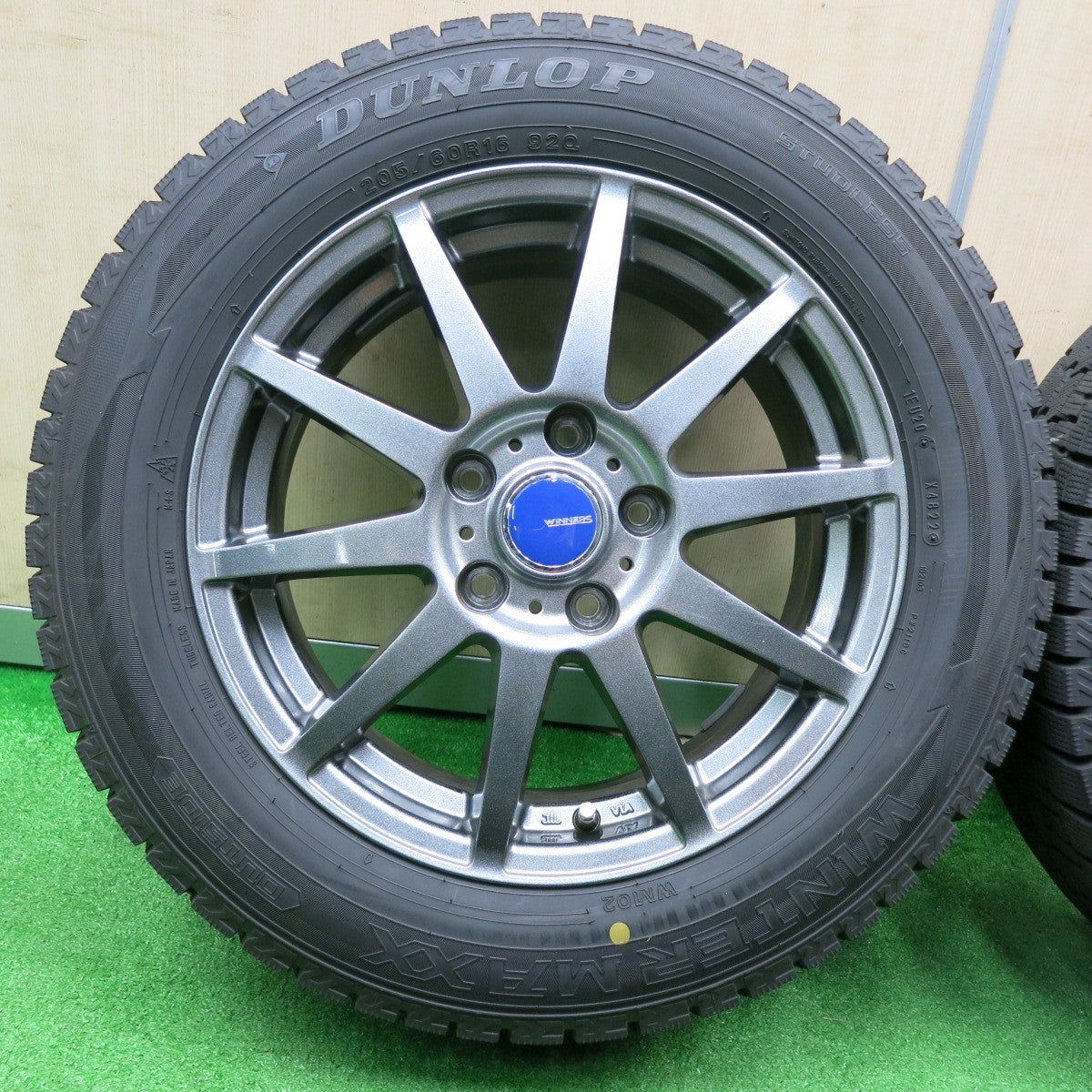 [送料無料] 超バリ溝！22年！キレイ！9.5分以上★スタッドレス 205/60R16 ダンロップ ウインターマックス WM02 WINNERS ウィナーズ 16インチ PCD114.3/5H★4102504NJス