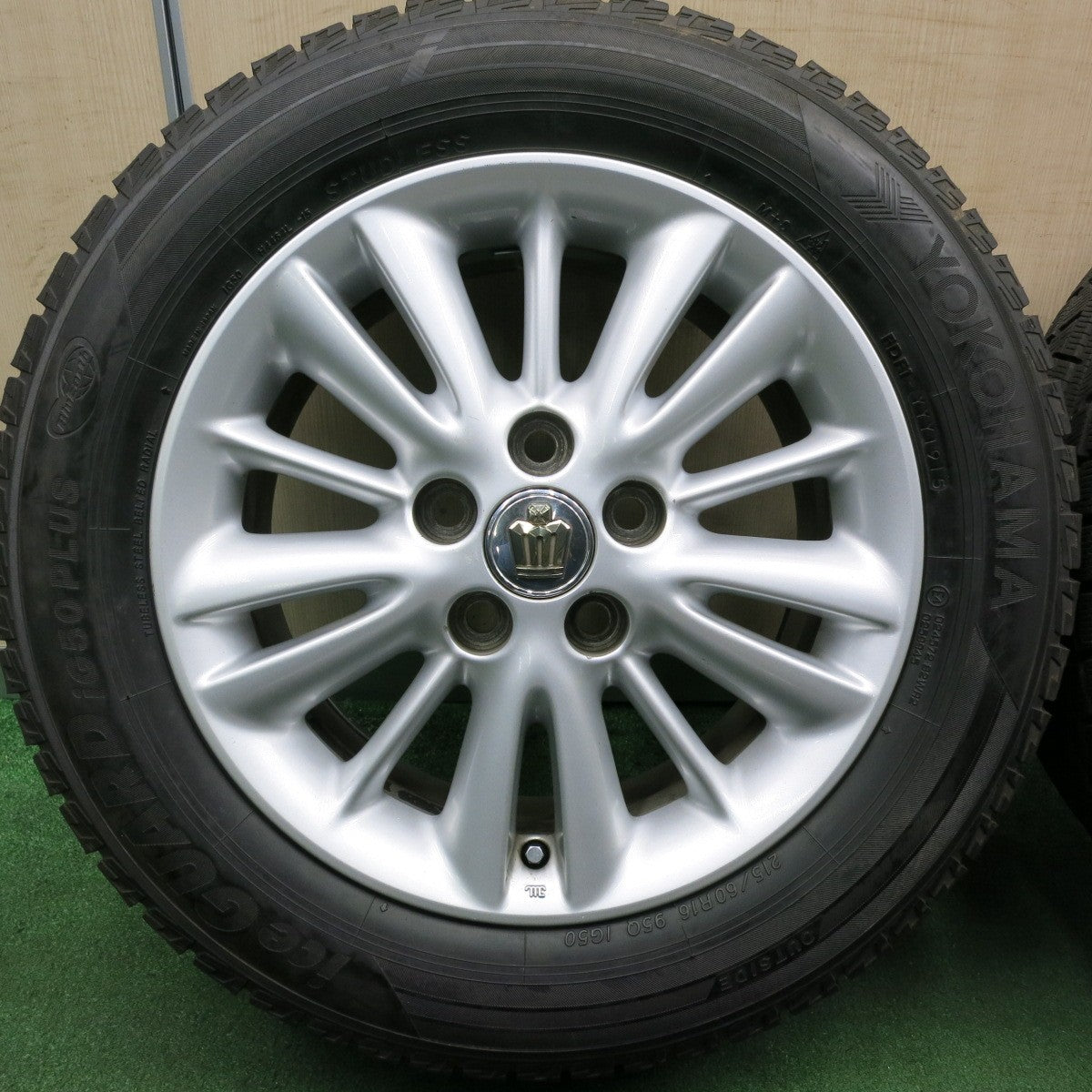 *送料無料* バリ溝！9.5分★トヨタ 180系 クラウン ロイヤル 純正 215/60R16 スタッドレス ヨコハマ アイスガード iG50 プラス PCD114.3/5H★4051705HAス