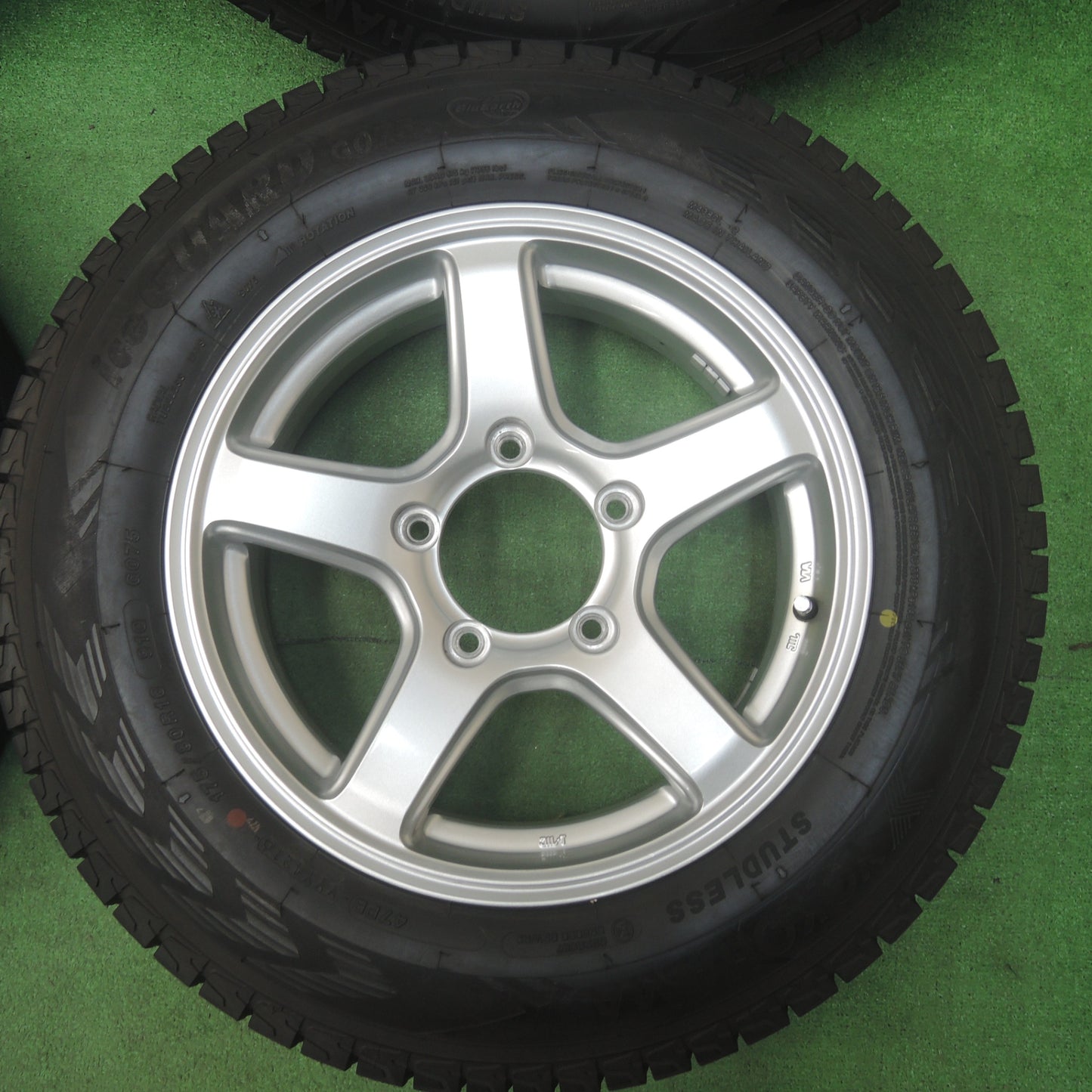 *送料無料* バリ溝！キレイ！9.5分以上★ジムニー等 175/80R16 スタッドレス ヨコハマ アイスガード G075 社外 アルミ 16インチ PCD139.7/5H★4032007SYス