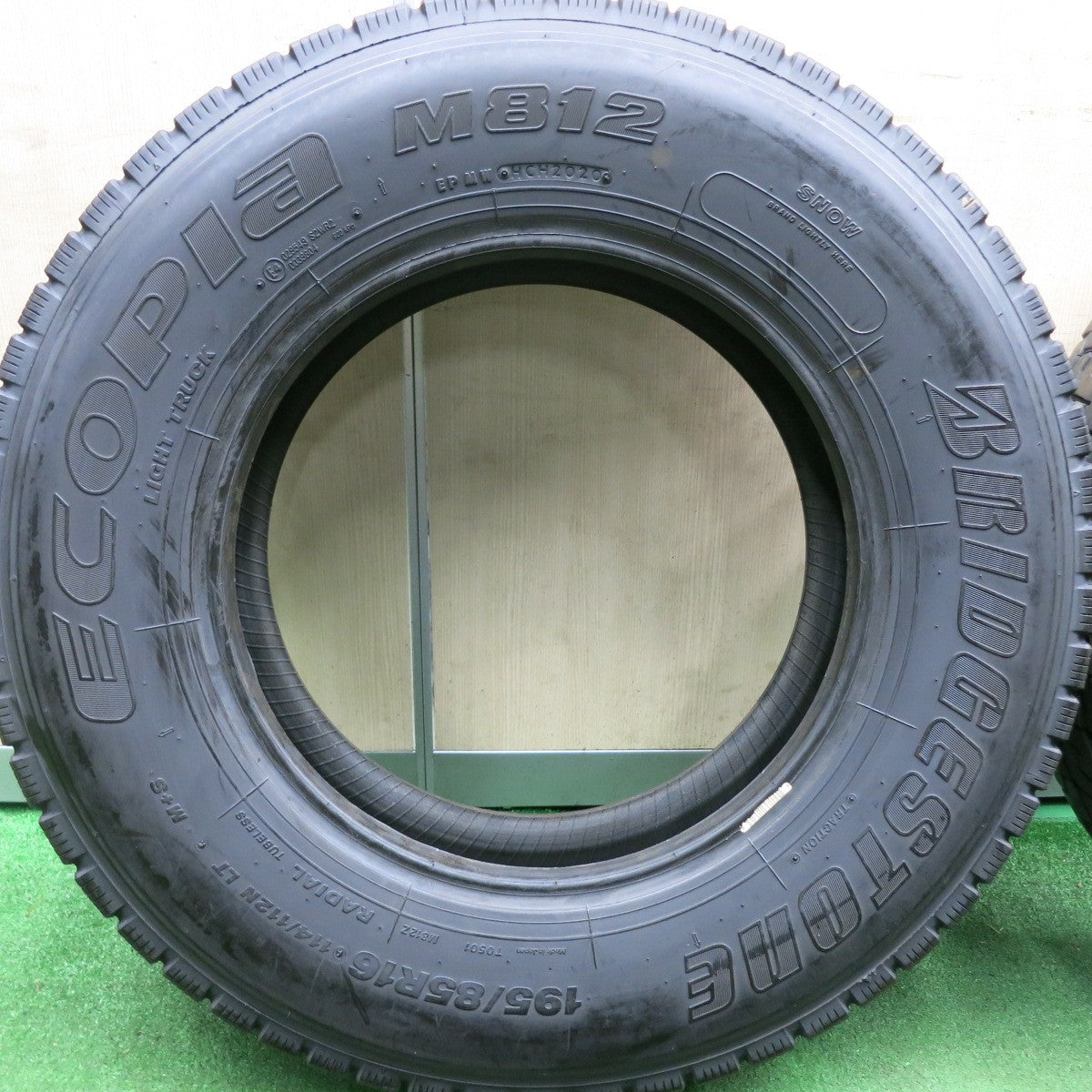 *送料無料* バリ溝！20年！9分★トラック タイヤ 195/85R16 114/112N ブリヂストン エコピア M812 ミックス オールシーズン 16インチ★4071410HAノタ