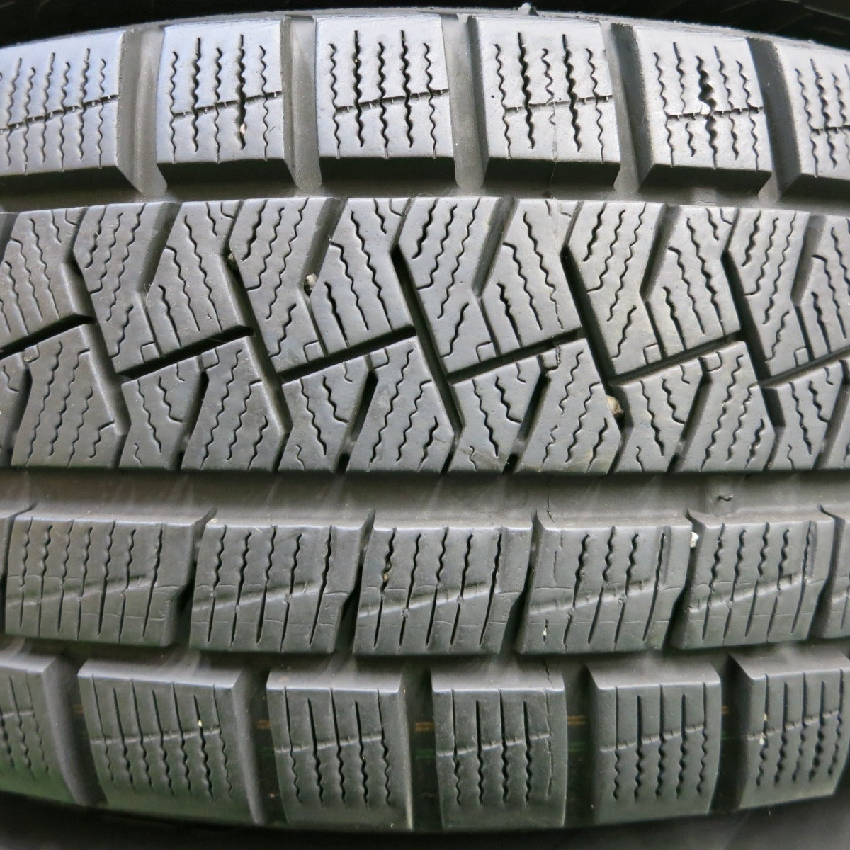 *送料無料* バリ溝！キレイ！8.5分★スタッドレス 175/65R15 ピレリ アイスアシンメトリコ Euro-S Stream MiD マルカ 15インチ PCD100/5H★4052808イス