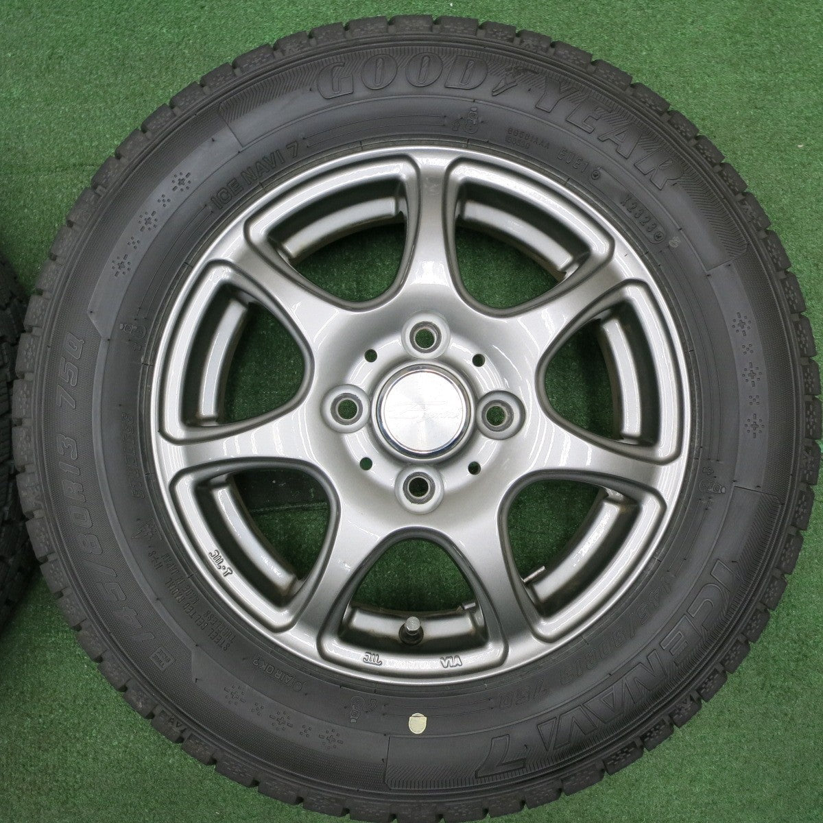 *送料無料* バリ溝！23年！ほぼ10分★スタッドレス 145/80R13 グッドイヤー アイスナビ7 Esprine 13インチ PCD100/4H★4032904NJス