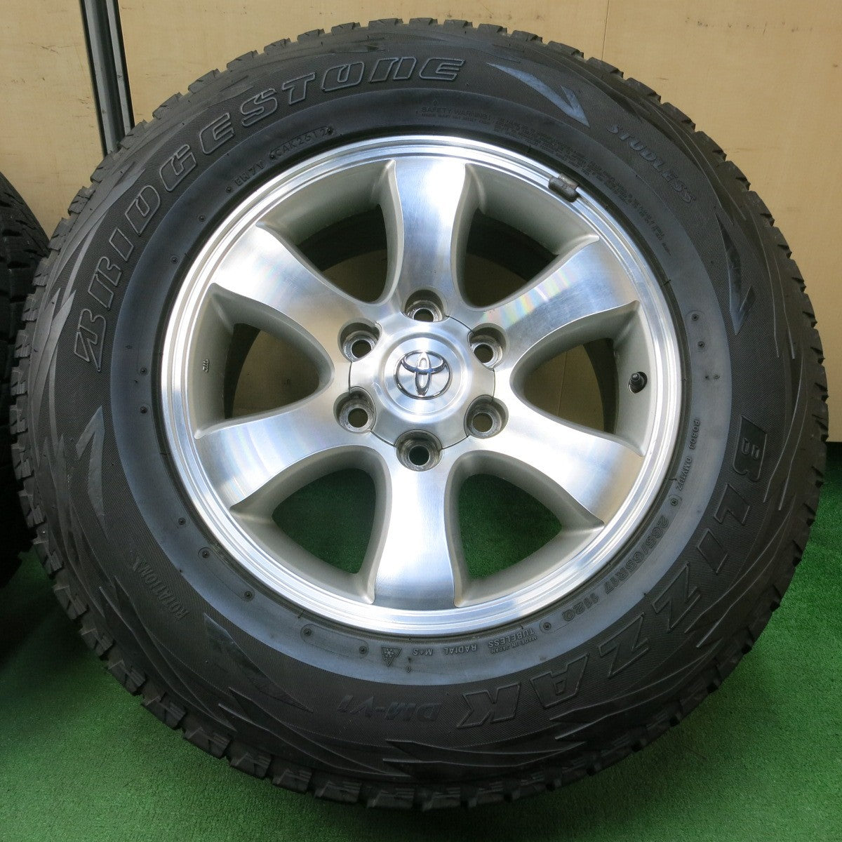 *送料無料* キレイ★トヨタ 120系 ランクル プラド 純正 265/65R17 ブリヂストン ブリザック DM-V1 17インチ PCD139.7/6H★4042607イス