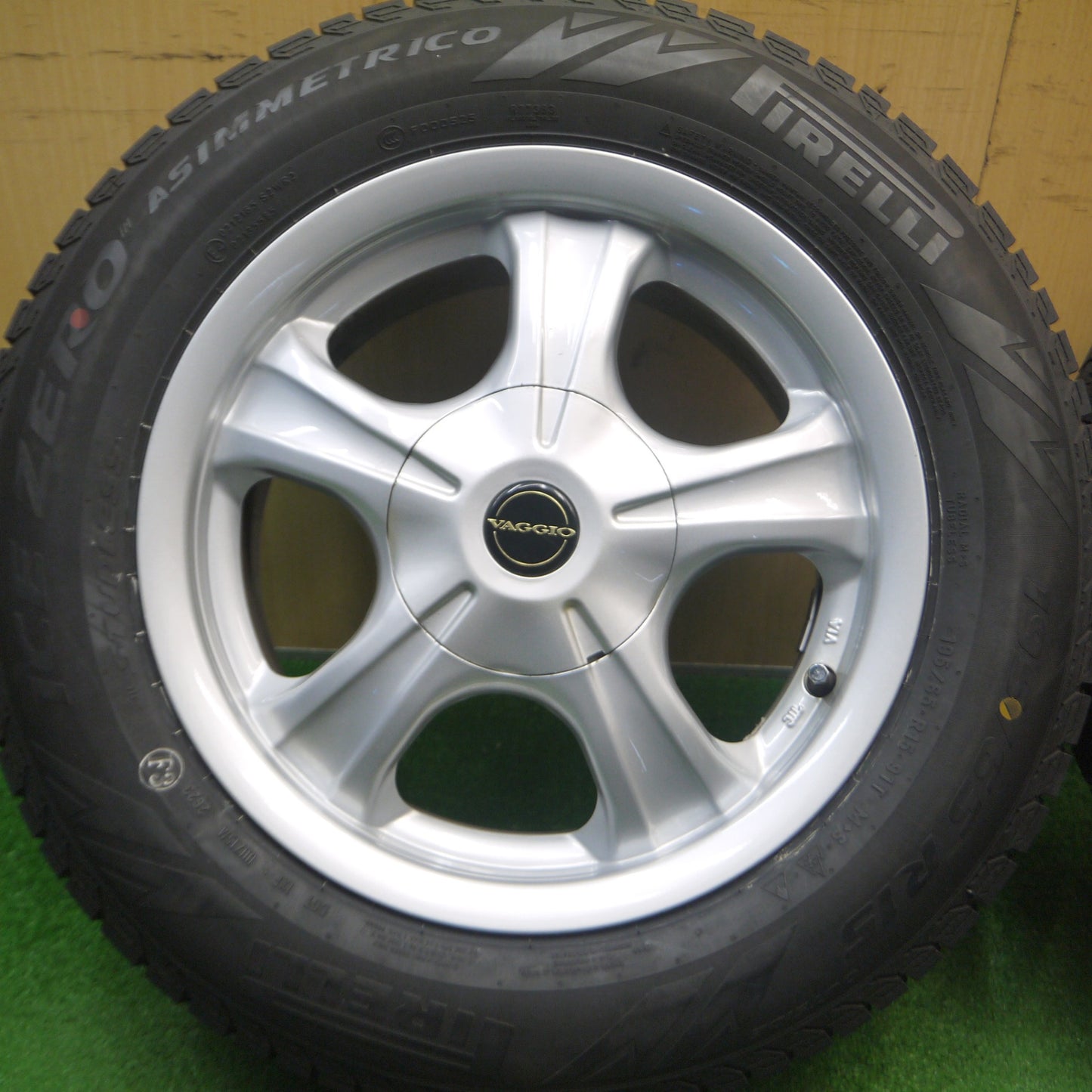 [送料無料] 超バリ溝！23年！キレイ！ほぼ10分★スタッドレス 195/65R15 ピレリ アイスゼロ アシンメトリコ VAGGIO 15インチ PCD100 114.3/5H マルチ★4120208Hス