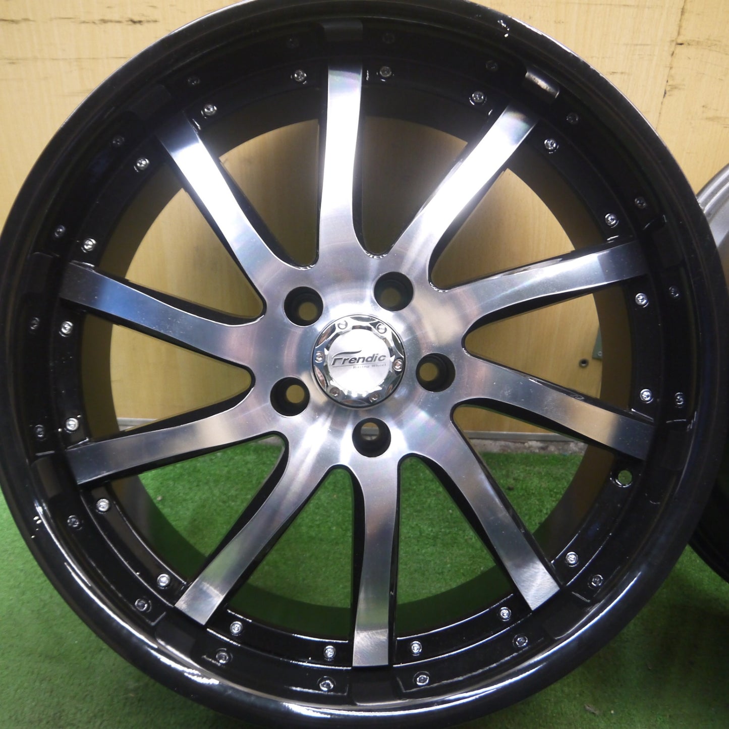 *送料無料* キレイ！付属品付★Frendic Racing ホイール 20インチ 20×8.5J PCD114.3/5H★4051011Hホ