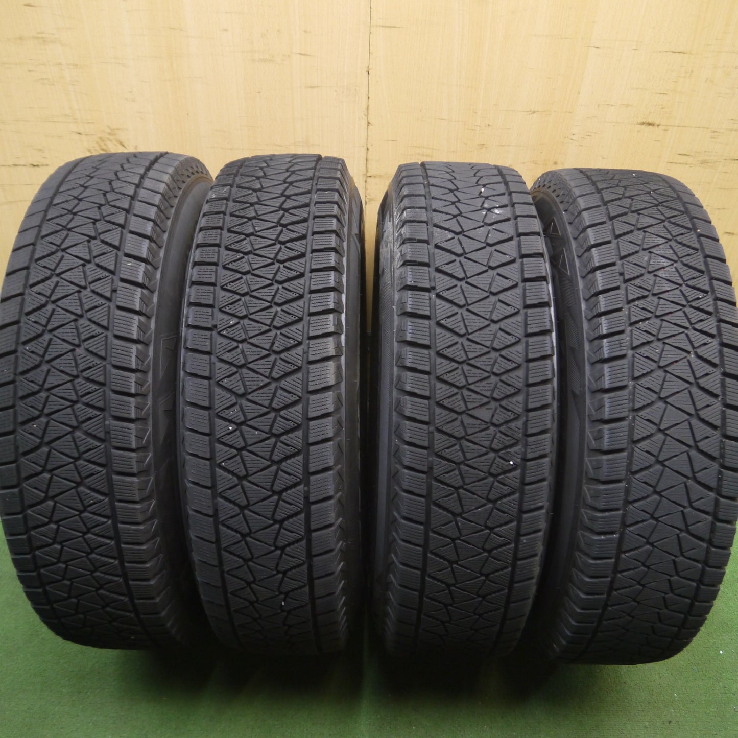 *送料無料* キレイ！22年★ジムニー等 195/80R15 スタッドレス ブリヂストン ブリザック DM-V2 社外 アルミ 15インチ PCD139.7/5H★4051308Hス