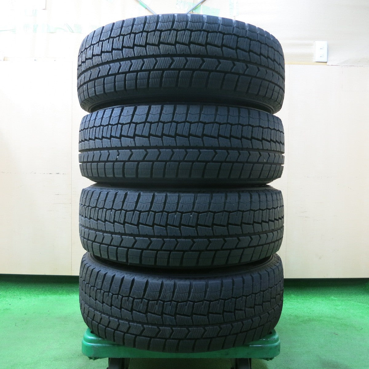 *送料無料* バリ溝！21年！ほぼ10分★スタッドレス 215/65R16 ダンロップ ウインターマックス WM02 ravrion ラブリオン PCD114.3/5H★4042609イス