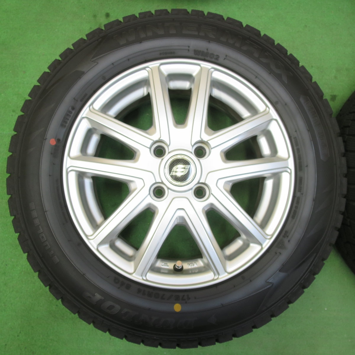 [送料無料] バリ溝！20年！キレイ！9.5分以上★スタッドレス 175/70R14 ダンロップ ウインターマックス WM02 STRANGER ストレンジャー PCD100/4H★4100706イス