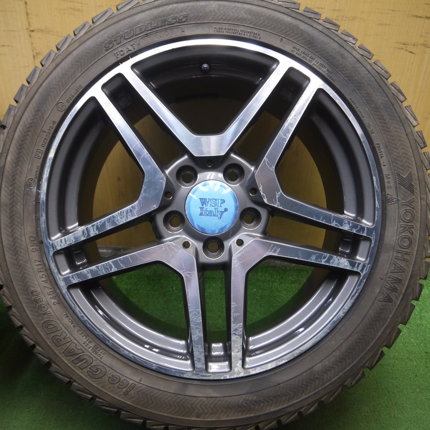 *送料無料* バリ溝！9分★ベンツ 等 WSP Italy 245/45R17 スタッドレス ヨコハマ アイスガード iG30 17インチ PCD112/5H★4061901Hス