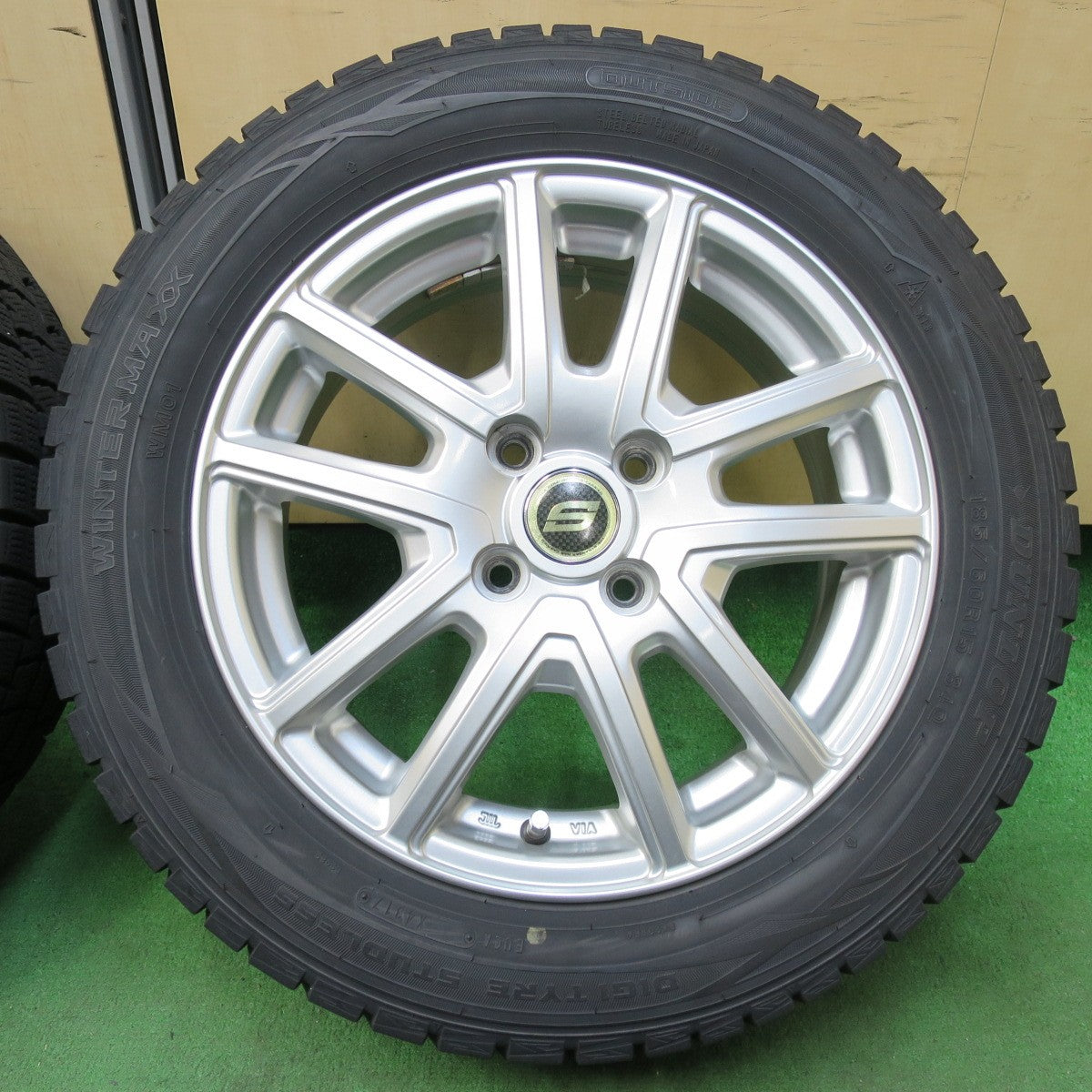 [送料無料] バリ溝！キレイ！9分★スタッドレス 185/60R15 ダンロップ ウインターマックス WM01 STRANGER ストレンジャー 15インチ PCD100/4H★4121207イス