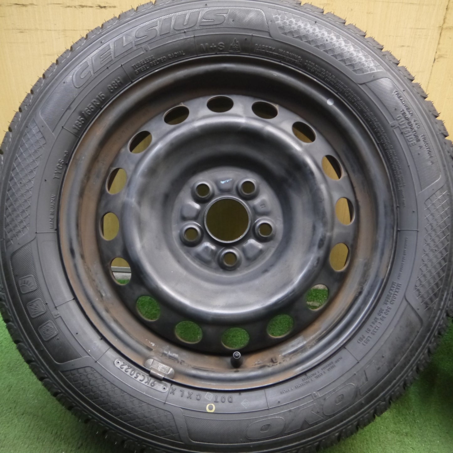 *送料無料* タイヤのみ未使用！22年★スタッドレス 185/65R15 トーヨー セルシアス スチール ホイール 15インチ PCD100/5H★4031310Hス