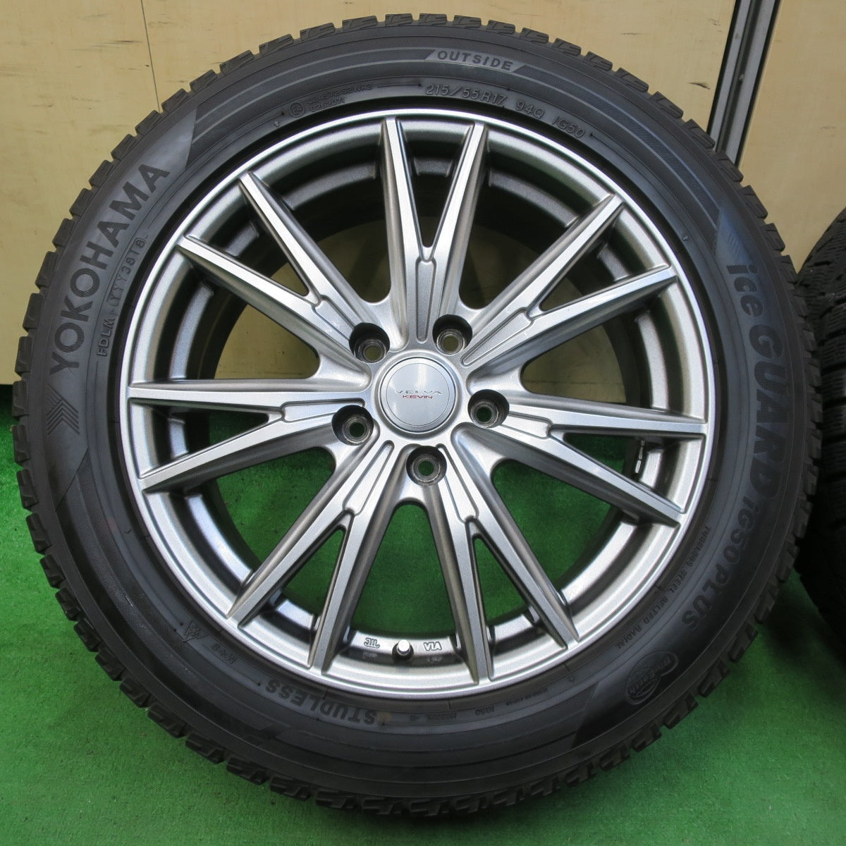 *送料無料* バリ溝！キレイ！9.5分以上★スタッドレス 215/55R17 ヨコハマ アイスガード iG50 プラス VELVA KEVIN ヴェルヴァ PCD114.3/5H★4071607イス