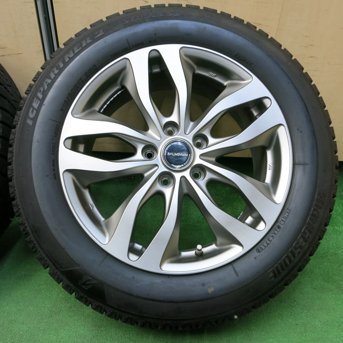 *送料無料* バリ溝！キレイ！9.5分★スタッドレス 215/60R17 ブリヂストン アイスパートナー2 BALMINUM バルミナ 17インチ PCD114.3/5H★4052003イス