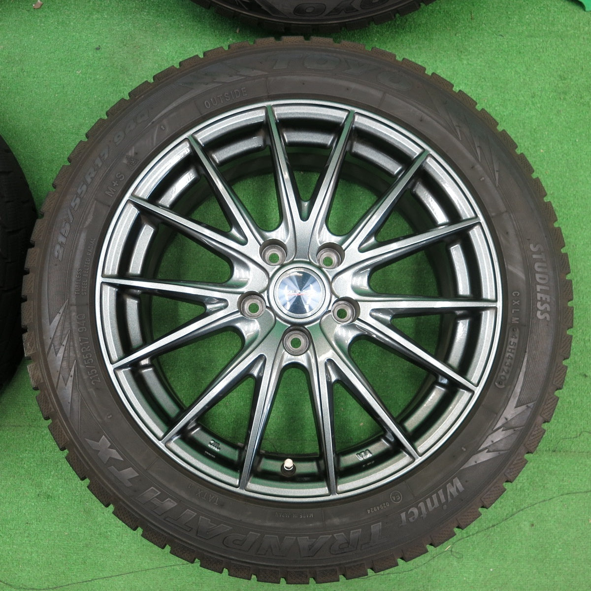 *送料無料* バリ溝！20年！キレイ！9.5分★スタッドレス 215/55R17 トーヨー ウインター トランパス TX VELVA SPORTZ ヴェルヴァ PCD114.3/5H★4042205ナス