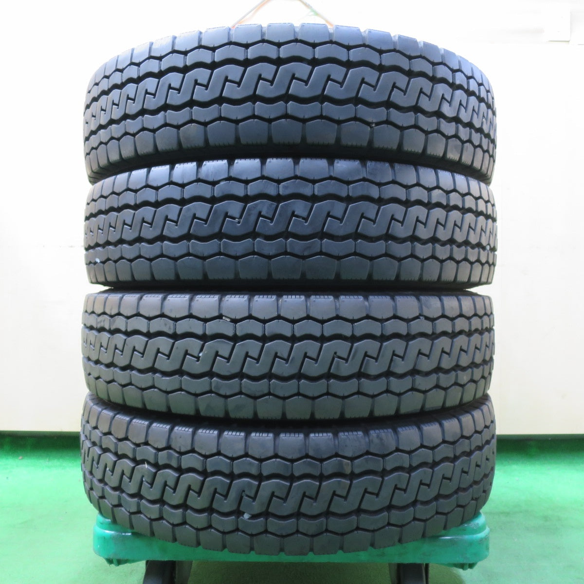 *送料無料* バリ溝！20年！8.5分★トラック タイヤ 195/85R16 114/112N ブリヂストン エコピア M812 ミックス オールシーズン 16インチ★4071508イノタ