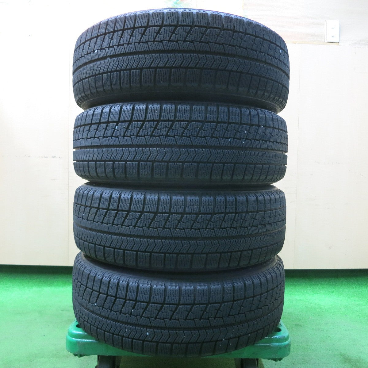 *送料無料* バリ溝！9分★スタッドレス 185/60R15 ブリヂストン ブリザック VRX BALMINUM バルミナ 15インチ PCD100/5H★4041005イス