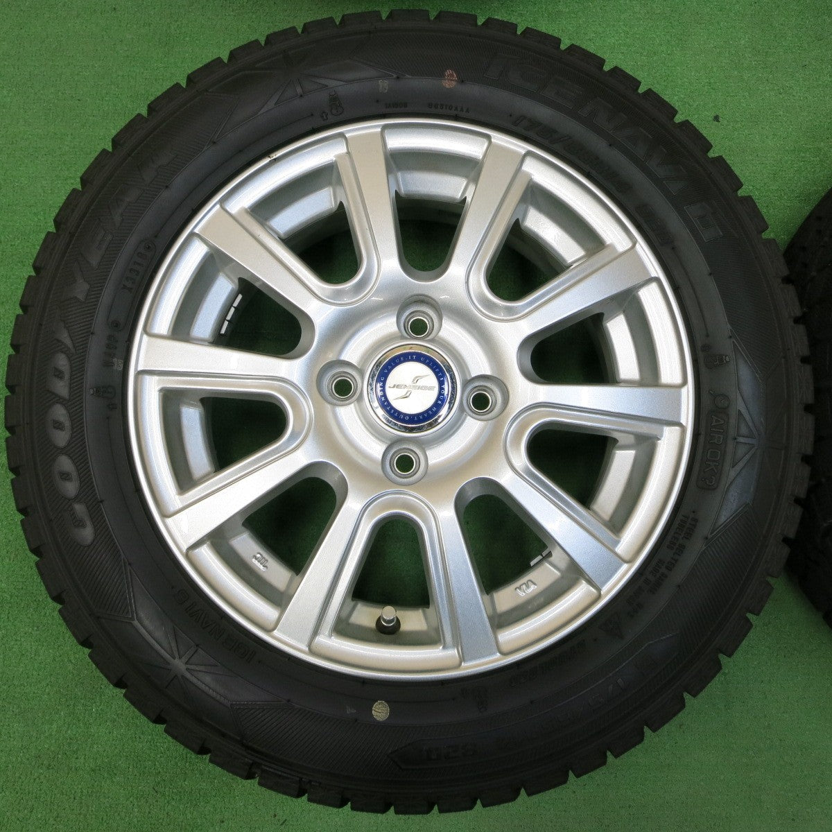 *送料無料* 超バリ溝！キレイ！9.5分以上★スタッドレス 175/65R14 グッドイヤー アイスナビ6 JENEIGE 14インチ PCD100/4H★4050109イス