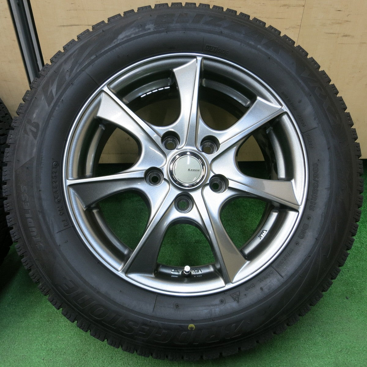 送料無料* バリ溝！21年！キレイ！9.5分以上☆スタッドレス 195/65R15 ブリヂストン ブリザック VRX2 LEBEN レーベ |  名古屋/岐阜の中古カー用品・工具の買取/販売ならガレージゲット