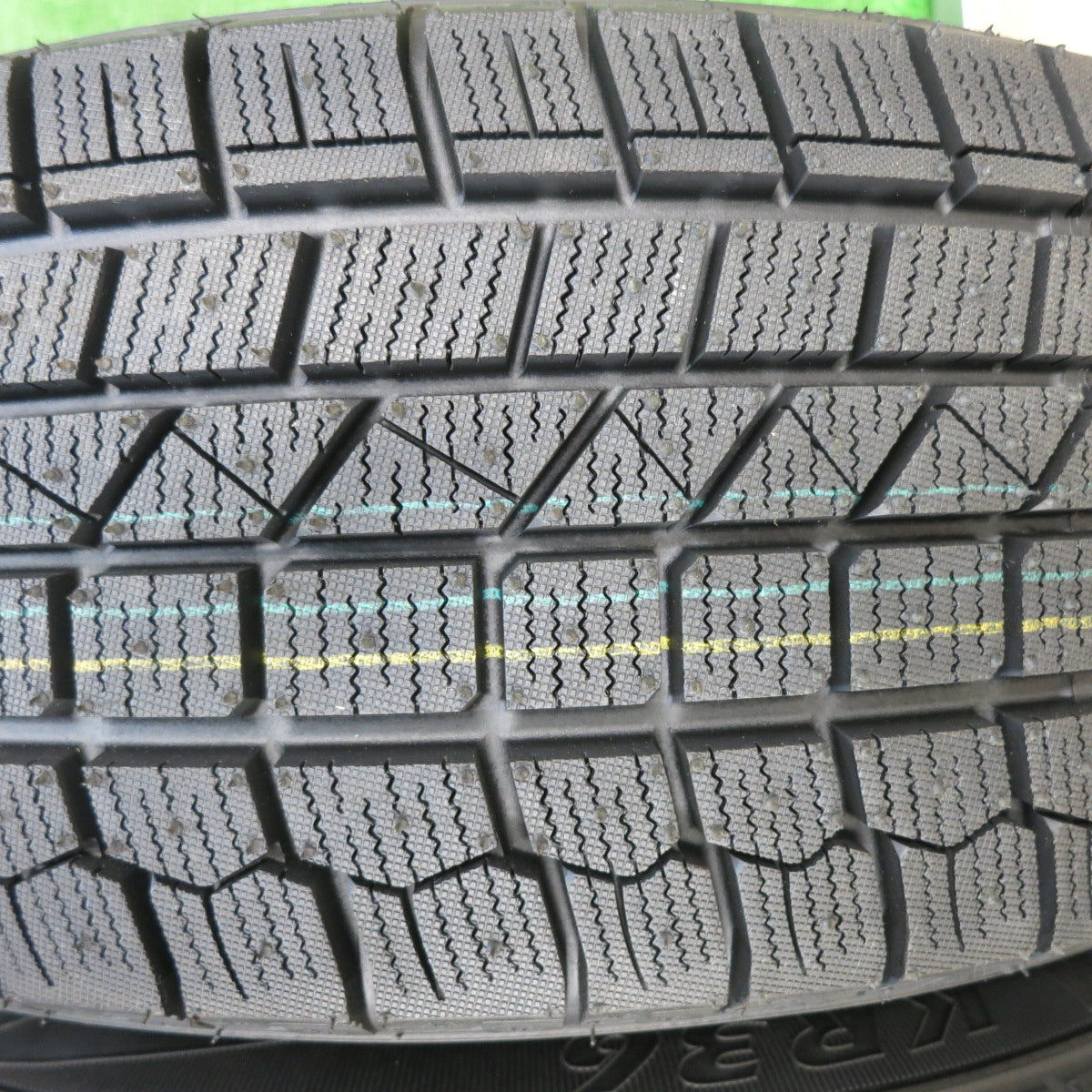 [送料無料] タイヤ未使用！23年！キレイ★スタッドレス 205/65R16 ケンダ KR36 アイステック ネオ JOKER ジョーカー 16インチ PCD114.3/5H★4121803TNス