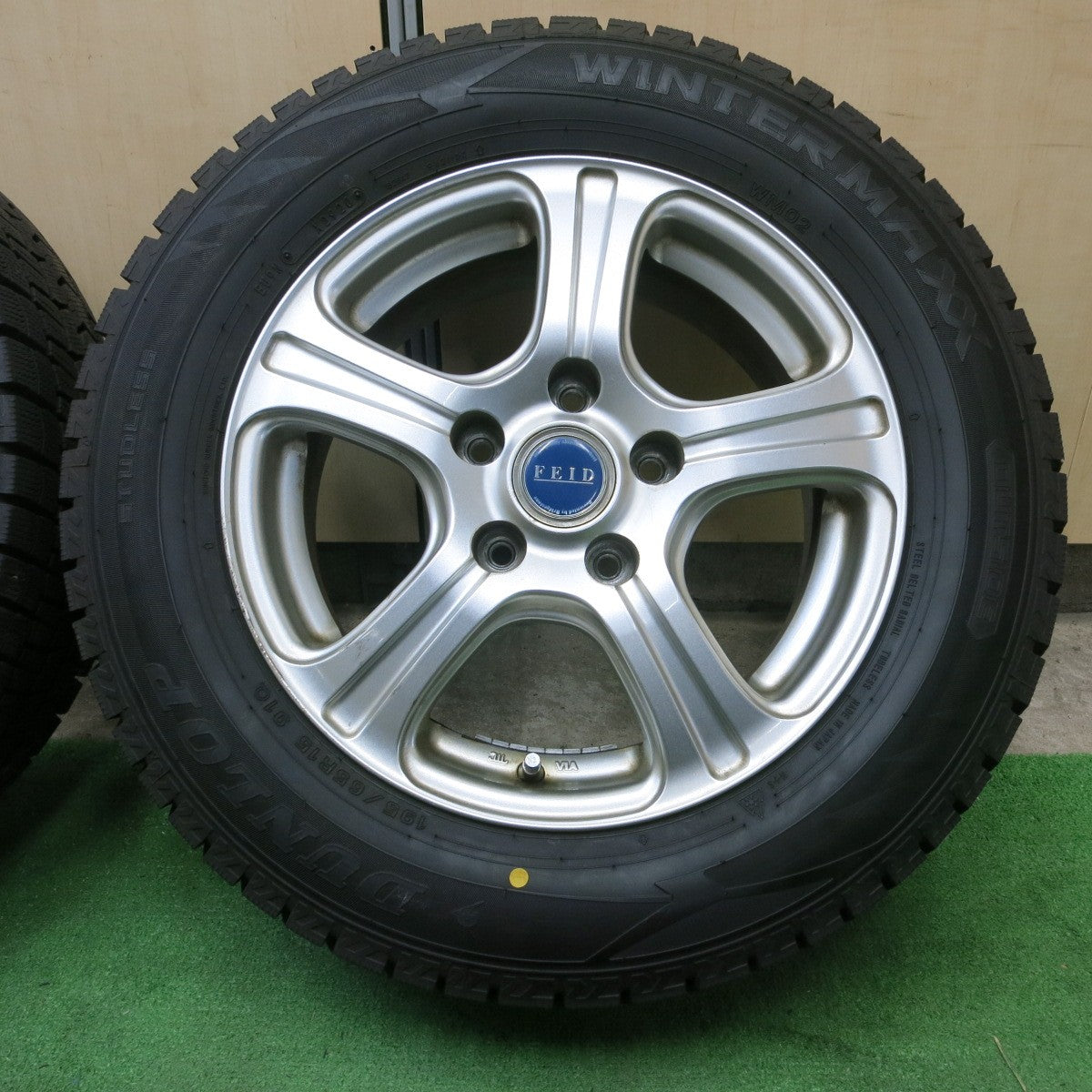 *送料無料* バリ溝！20年！9.5分★スタッドレス 195/65R15 ダンロップ ウインターマックス WM02 FEID 15インチ PCD114.3/5H★4062801ナス