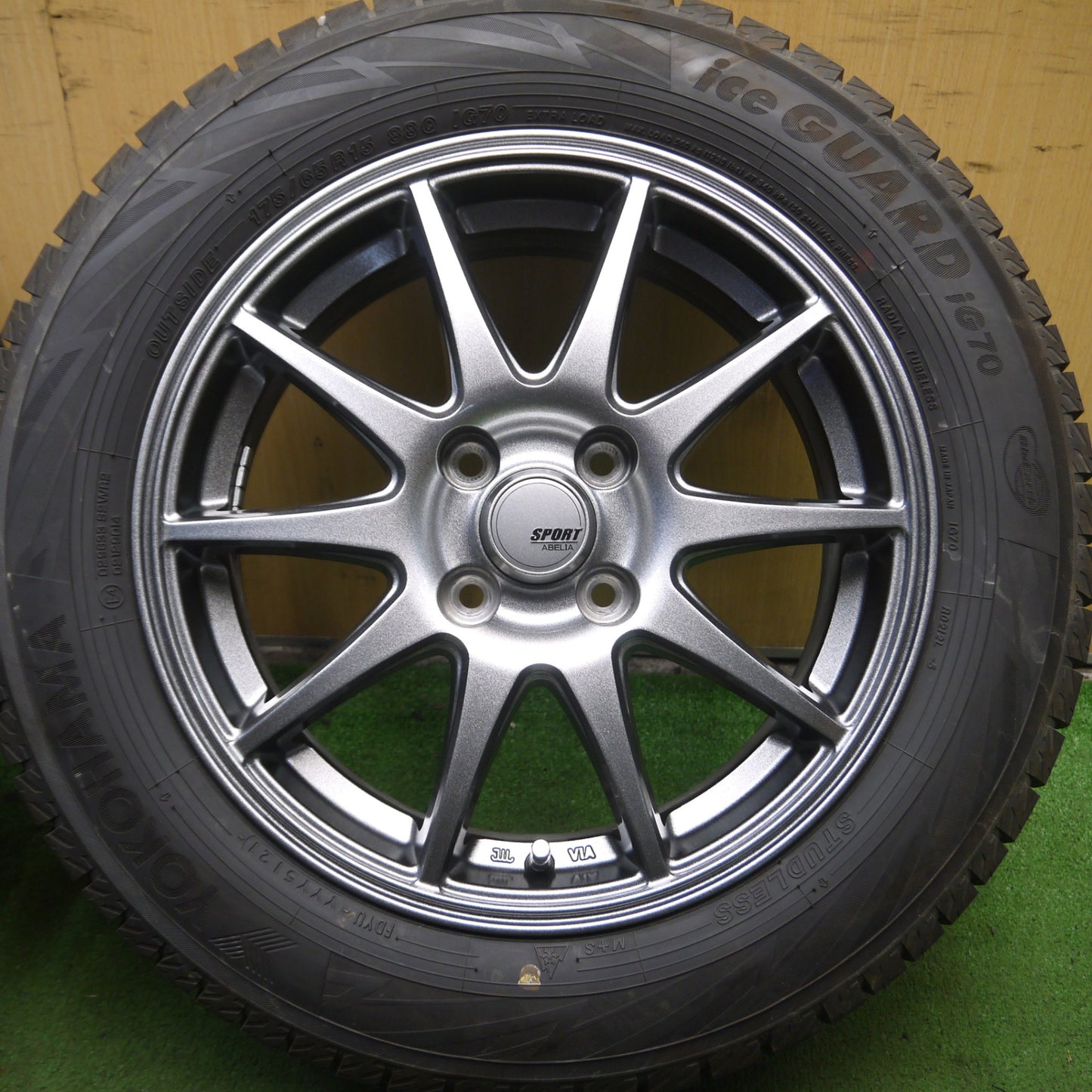 *送料無料* バリ溝！21年！キレイ！ほぼ10分★スタッドレス 175/65R15 ヨコハマ アイスガード iG70 SPORT ABELIA 15インチ PCD100/4H★4040911Hス