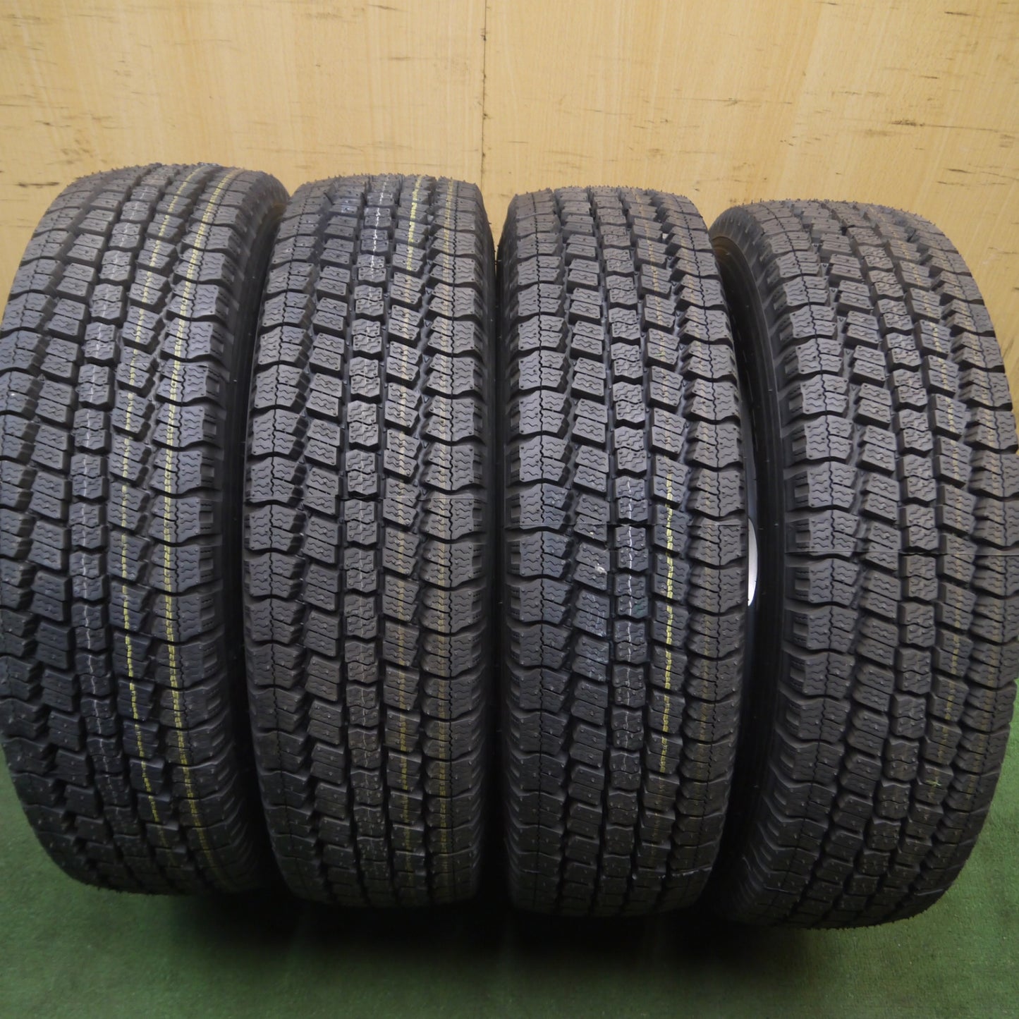 *送料無料* 未使用！20年★トラック タイヤ 195/75R15 109/107N スタッドレス トーヨー デルベックス M934 TKW ZX スチール 116.5-8 PCD203.2/5H★4080101Hス