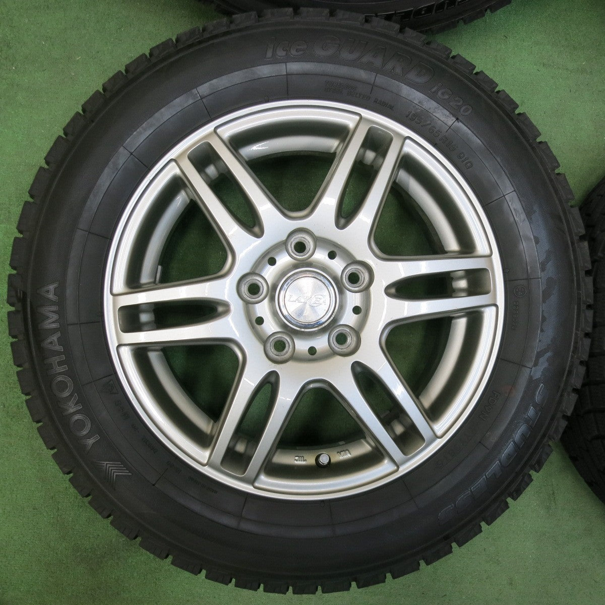 [送料無料] バリ溝！9分★スタッドレス 195/65R15 ヨコハマ アイスガード iG20 LAYCEA レイシア 15インチ PCD114.3/5H★5013005SYス