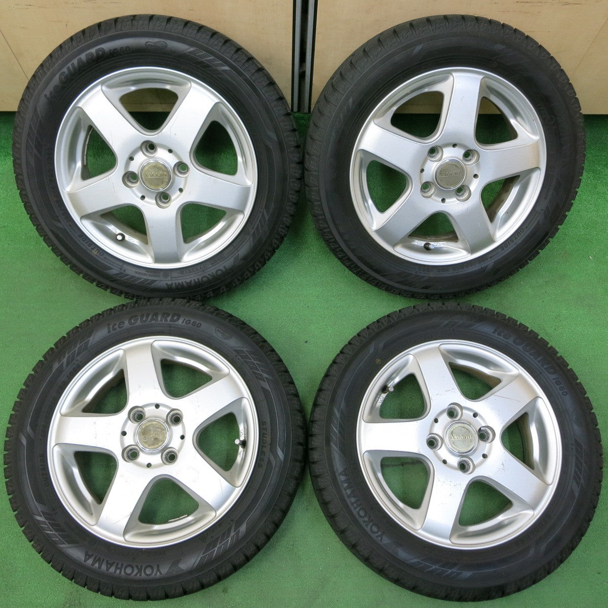 *送料無料* バリ溝！ほぼ10分★スタッドレス 165/65R14 ヨコハマ アイスガード iG60 VAGGIO 14インチ PCD100/4H★4051002イス