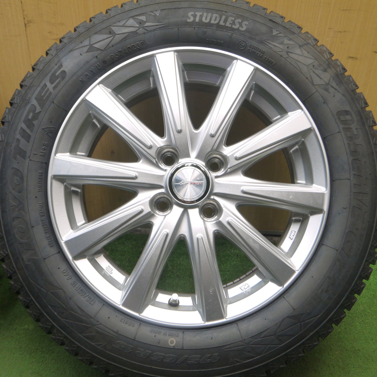 *送料無料* 超バリ溝！23年！綺麗！ほぼ10分★スタッドレス 175/65R15 トーヨー オブザーブ GIZ2 JOKER ジョーカー 15インチ PCD100/4H★4072903Hス