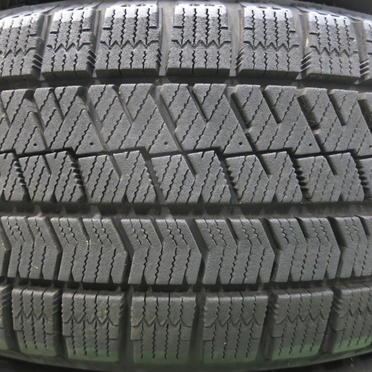 *送料無料* バリ溝！キレイ！9.5分★スタッドレス 215/60R17 ブリヂストン ブリザック VRX2 EuroSpeed MiD 17インチ PCD114.3/5H★4040201イス