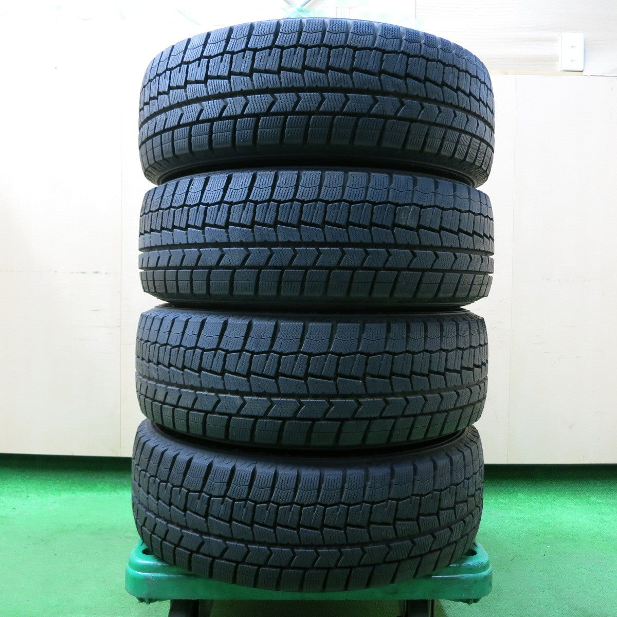 *送料無料* バリ溝！キレイ！9.5分以上★スタッドレス 195/65R15 ダンロップ ウインターマックス WM02 スチール 15インチ PCD100 114.3/4H マルチ★4050111イス