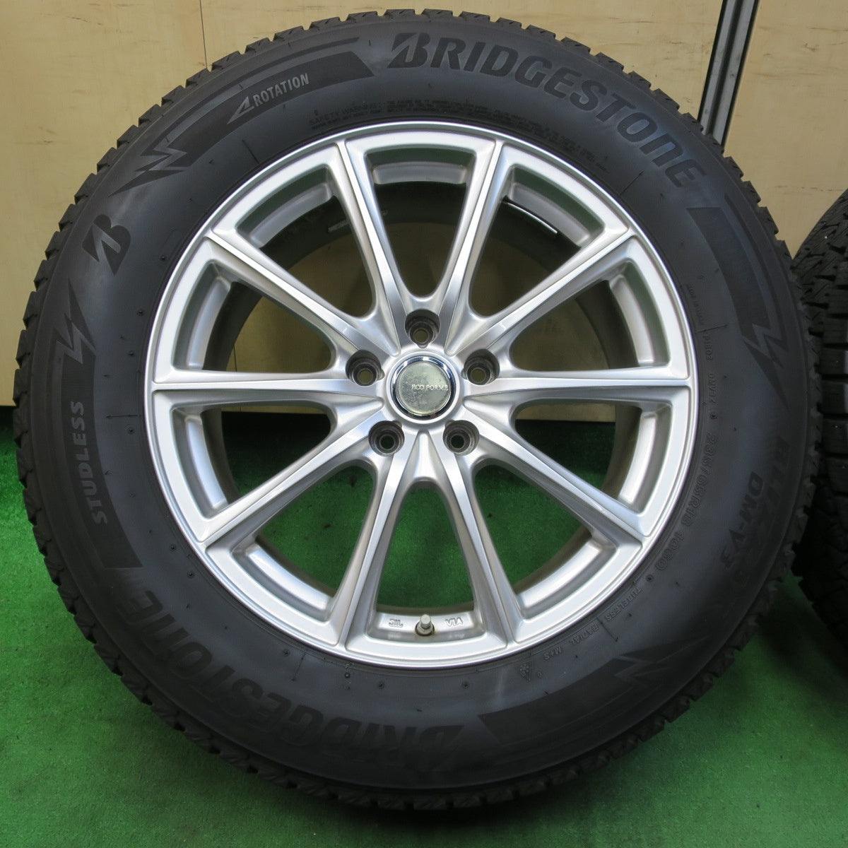 *送料無料* バリ溝！21年！キレイ！9分★スタッドレス 235/65R18 ブリヂストン ブリザック DM-V3 ECO FORME エコフォルム PCD114.3/5H★4070902イス