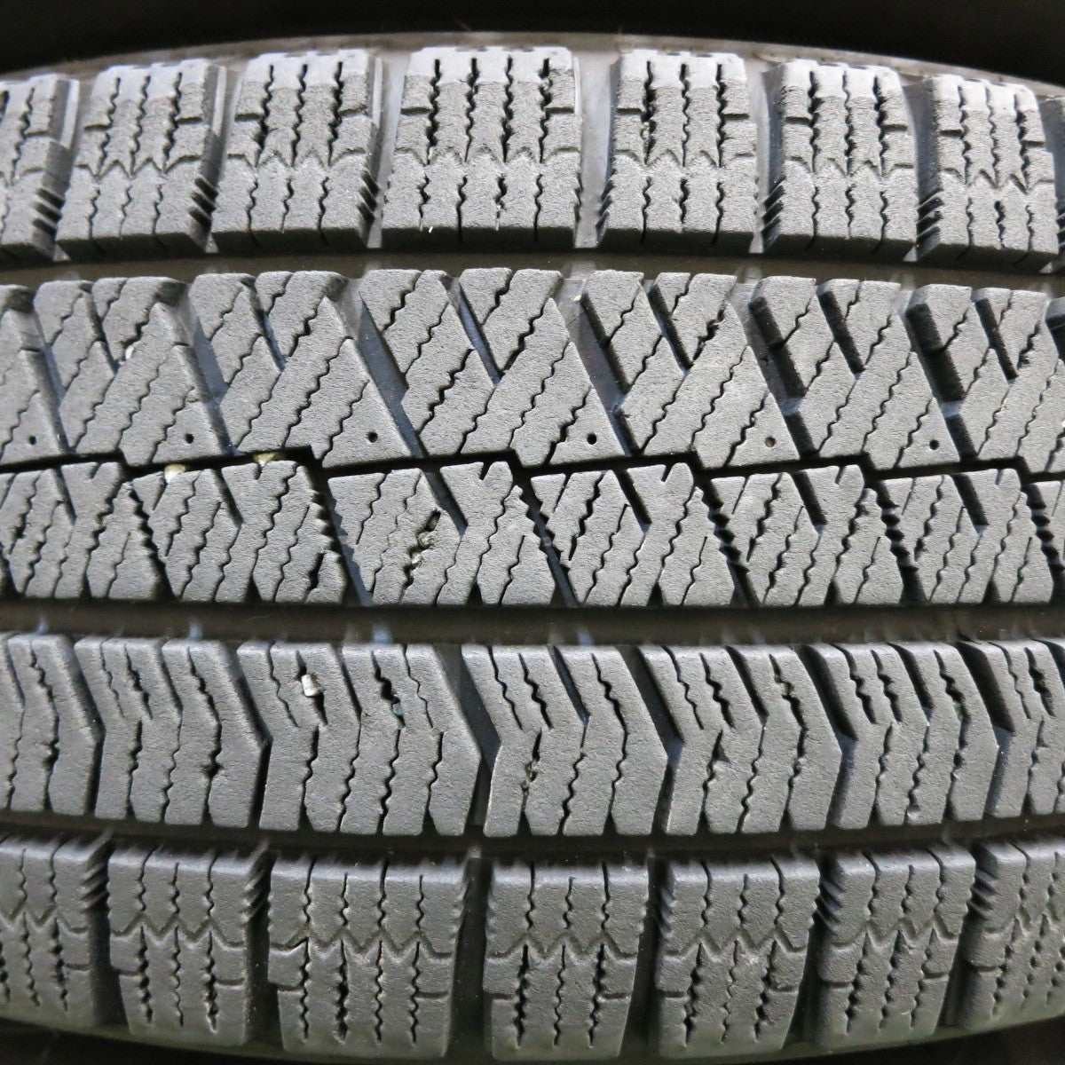 *送料無料* バリ溝！9分★スタッドレス 185/65R15 ブリヂストン ブリザック VRX2 FEID 15インチ PCD100 114.3/4H マルチ★4051005イス