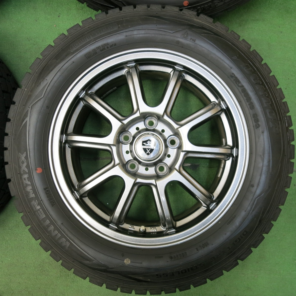 [送料無料] バリ溝！キレイ！9.5分以上★スタッドレス 215/60R16 ダンロップ ウインターマックス WM01 ESTROSA エステローザ 16インチ PCD114.3/5H★4112709SYス