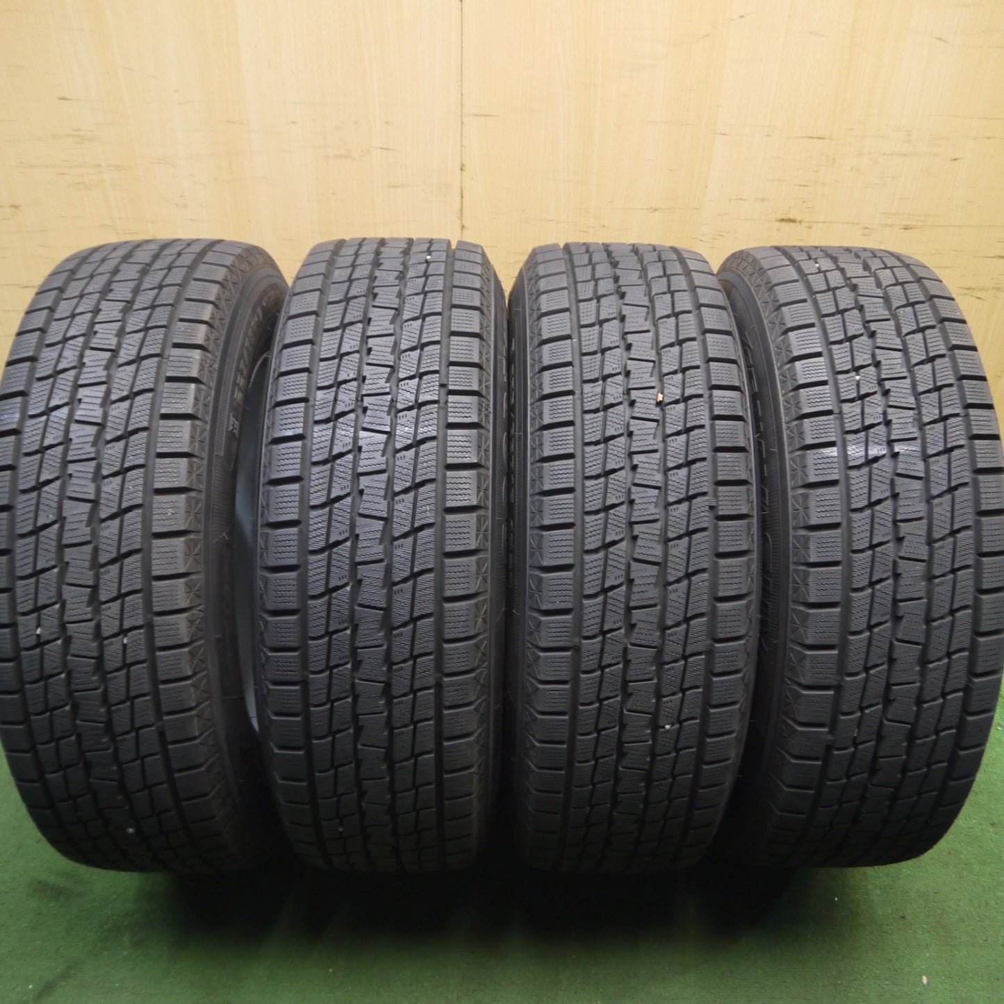 *送料無料* 超バリ溝！キレイ！9.5分以上★スタッドレス 225/65R17 グッドイヤー アイスナビ SUV ravrion RS01 ラブリオン PCD114.3/5H★4040110Hス