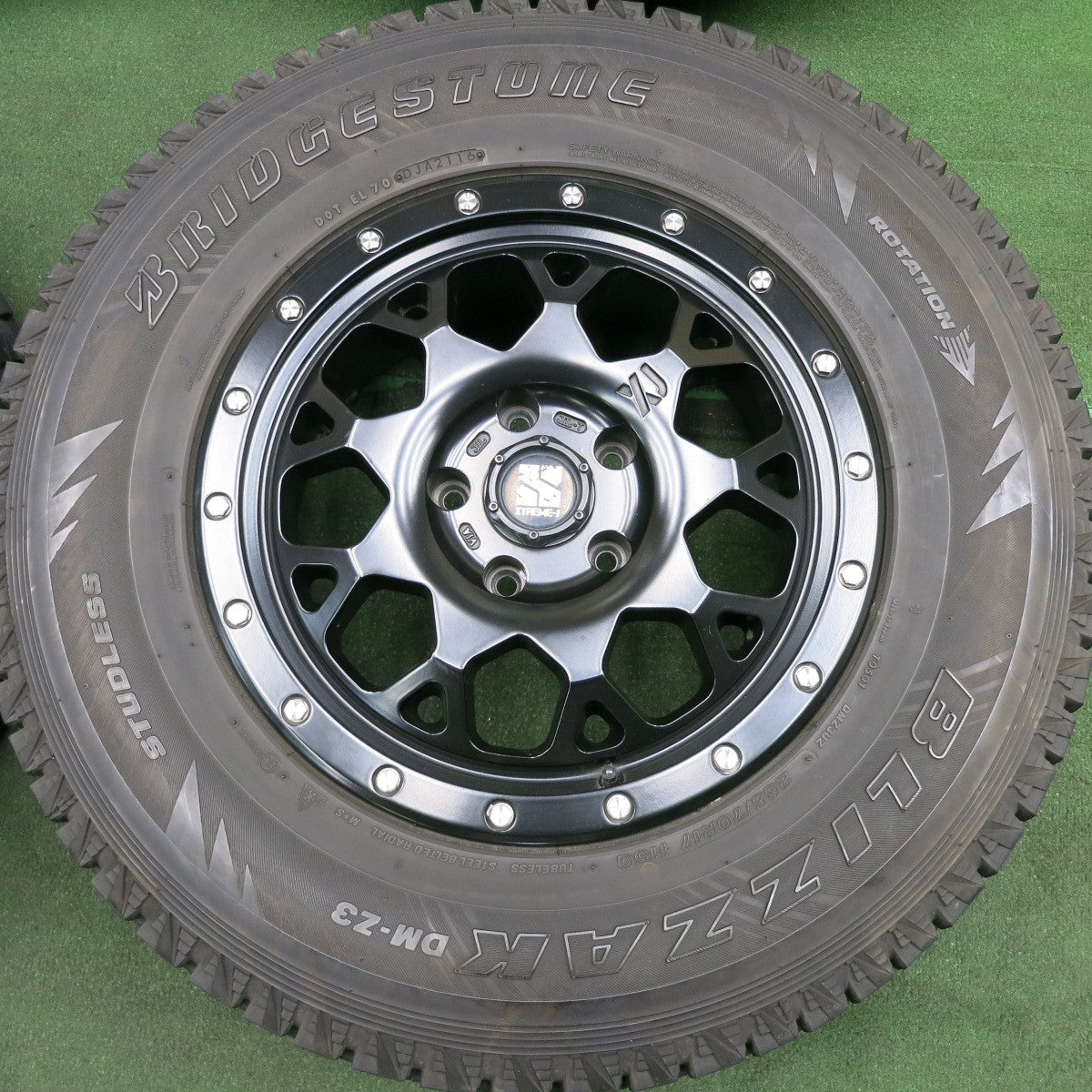 *送料無料* キレイ★ジープ等 XTREME-J 265/70R17 スタッドレス ブリヂストン ブリザック DM-Z3 17インチ PCD127/5H★4042704HAス