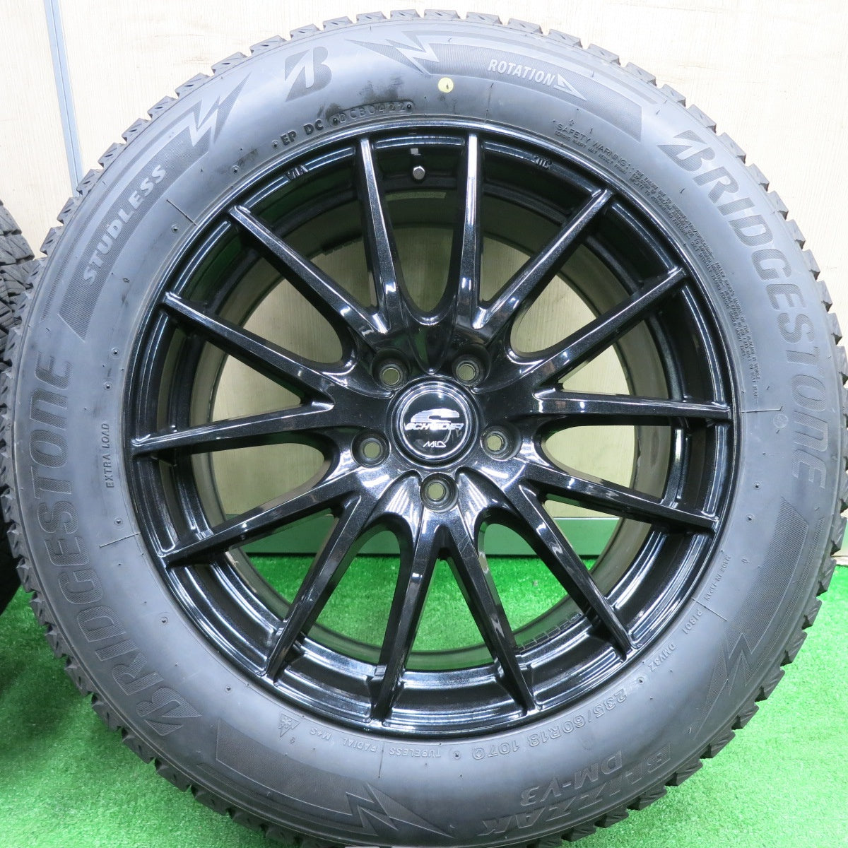 [送料無料] バリ溝！22年！キレイ！9分★スタッドレス 235/60R18 ブリヂストン ブリザック DM-V3 SCHNEIDER MiD シュナイダー 18インチ PCD114.3/5H★4112507TNス