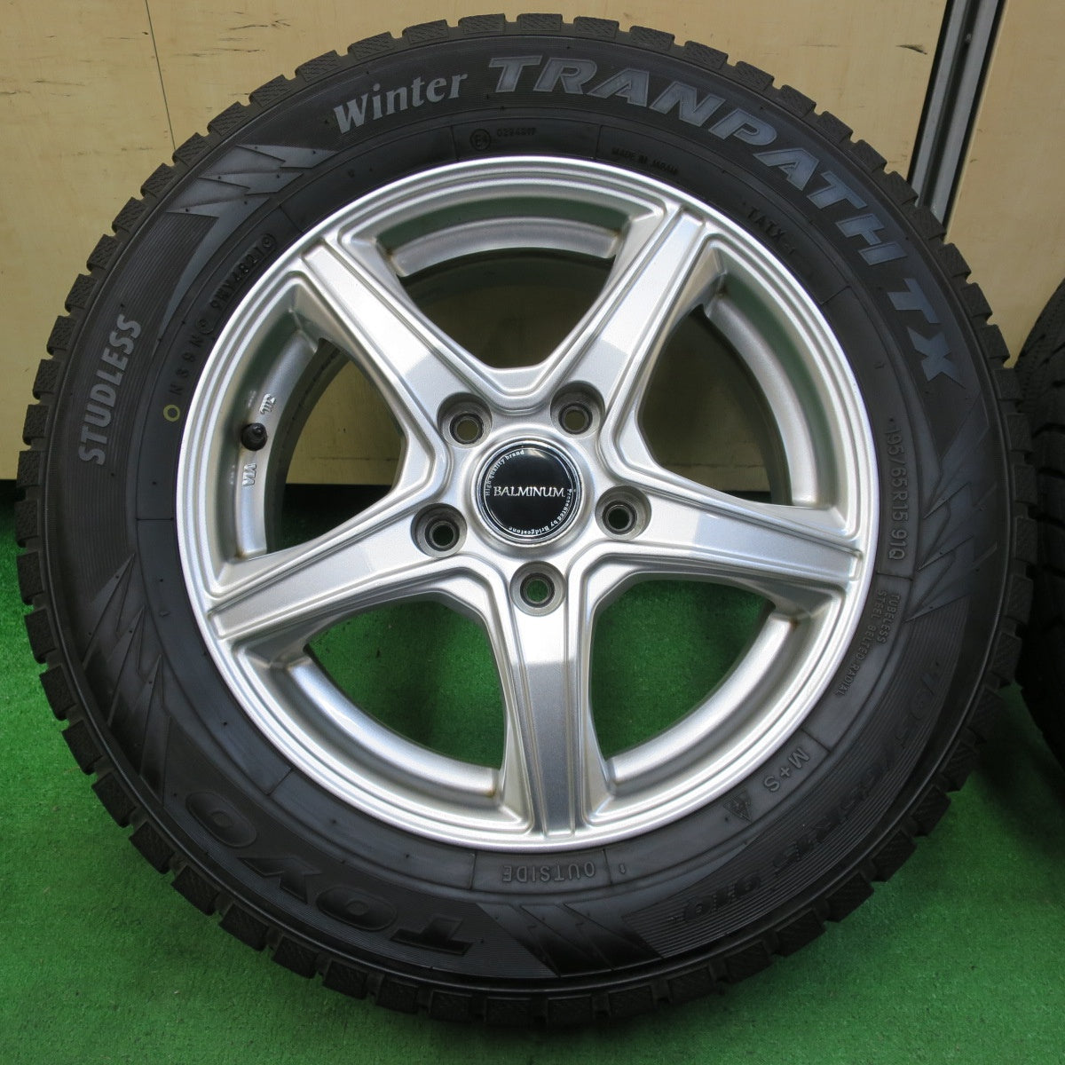 *送料無料* バリ溝！21年！キレイ！9.5分★スタッドレス 195/65R15 トーヨー ウインター トランパス TX BALMINUM バルミナ 15インチ PCD114.3/5H★4070205イス